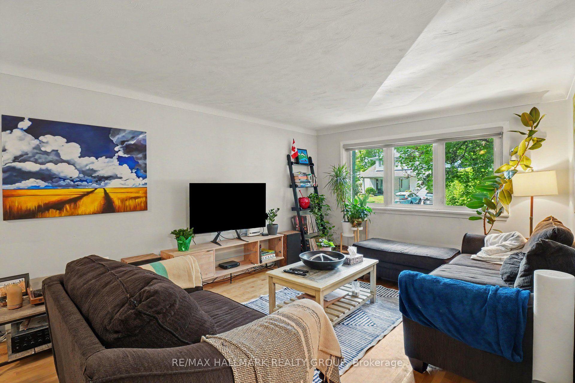 Photo 8 of 657 Golden Avenue, Ottawa, Laurentianview — HOMEH