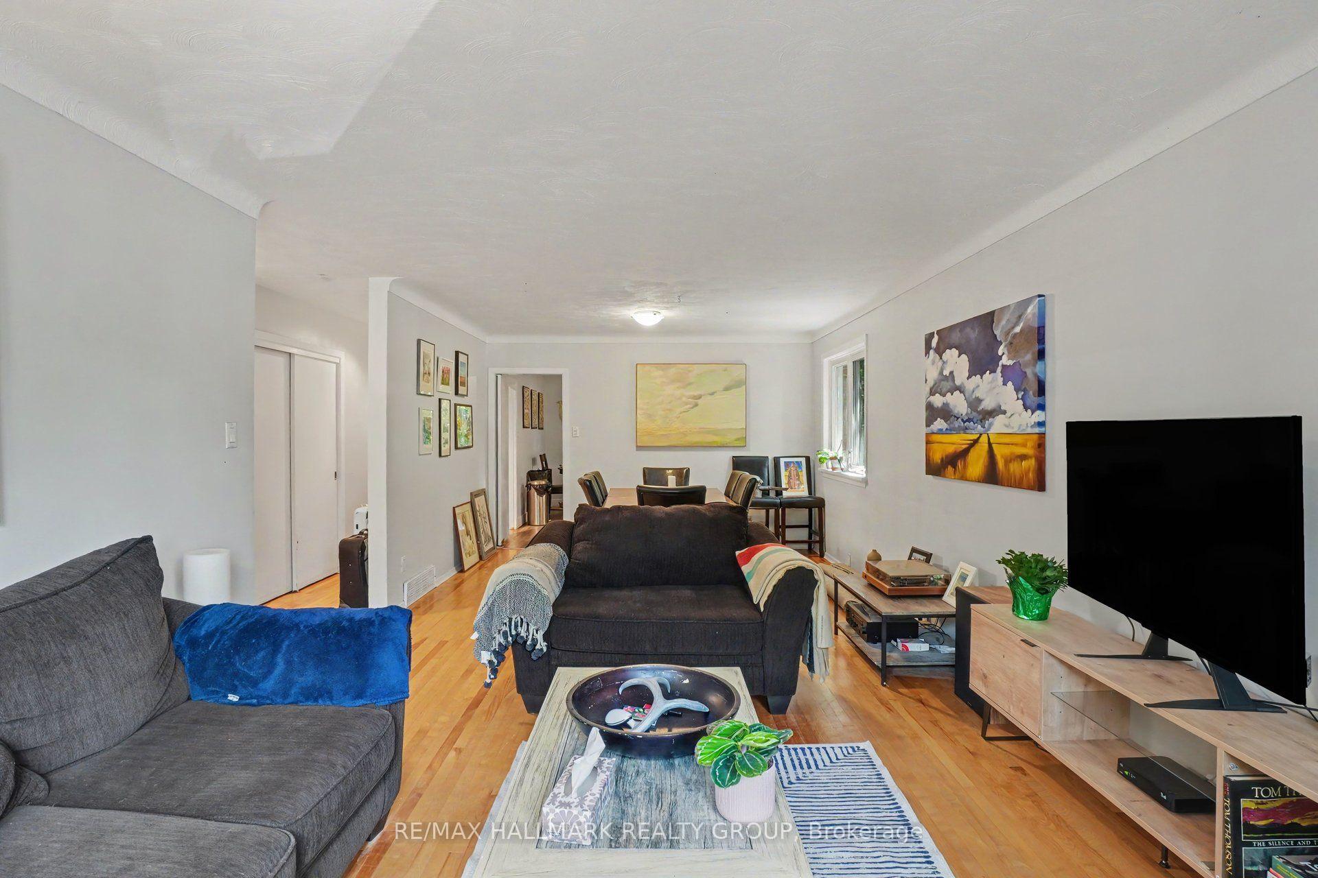 Photo 9 of 657 Golden Avenue, Ottawa, Laurentianview — HOMEH