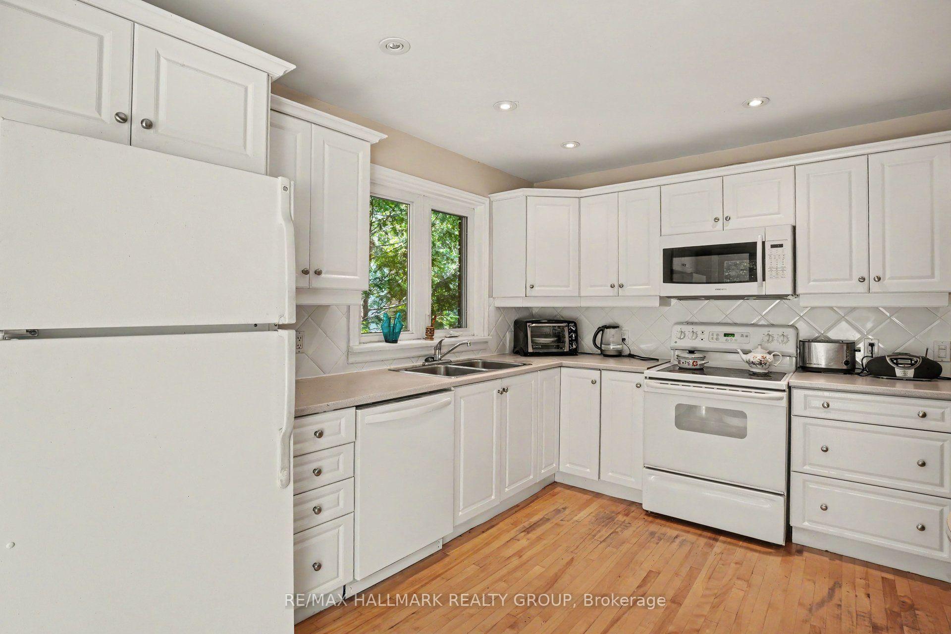 Photo 37 of 657 Golden Avenue, Ottawa, Laurentianview — HOMEH