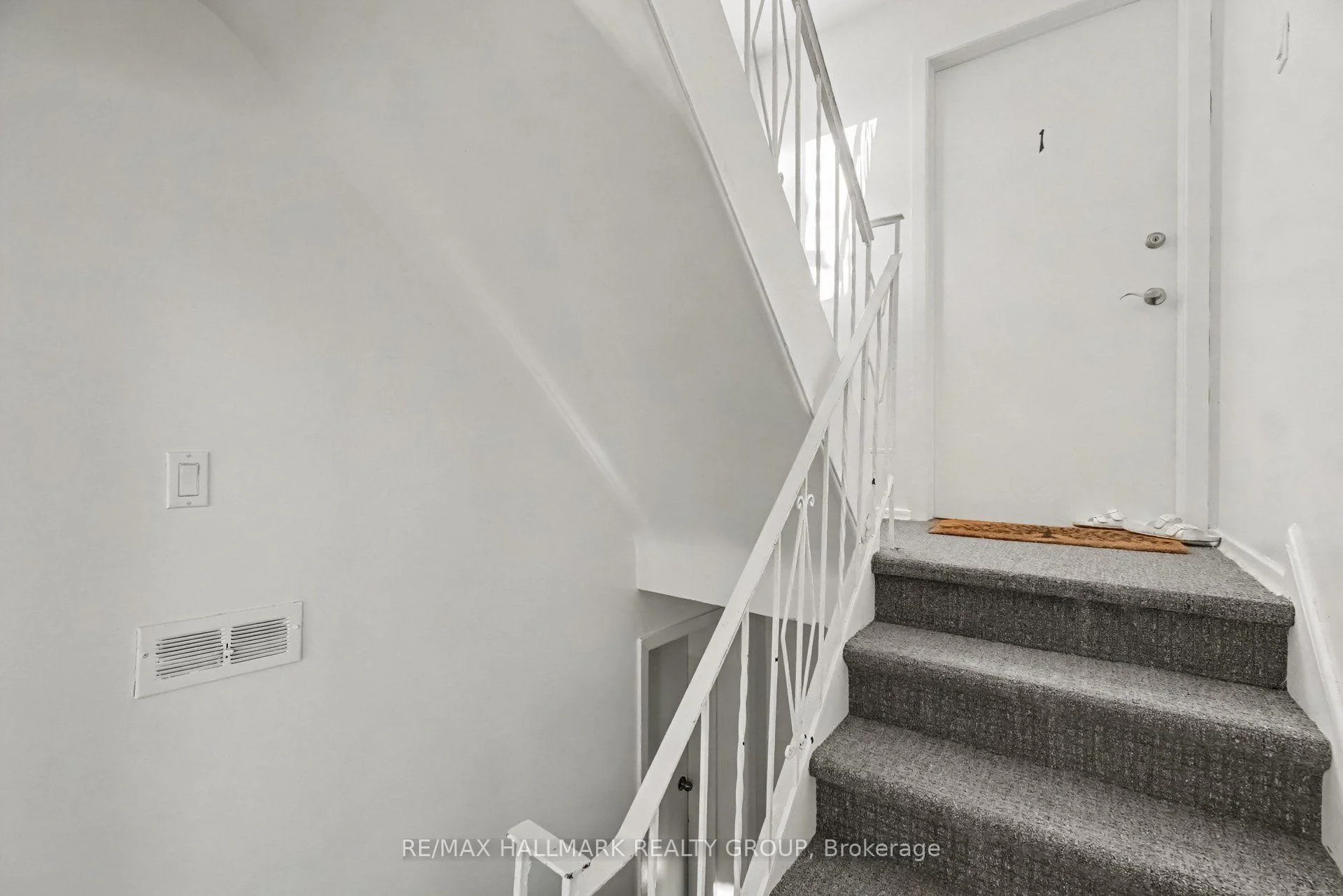 Photo 49 of 657 Golden Avenue, Ottawa, Laurentianview — HOMEH