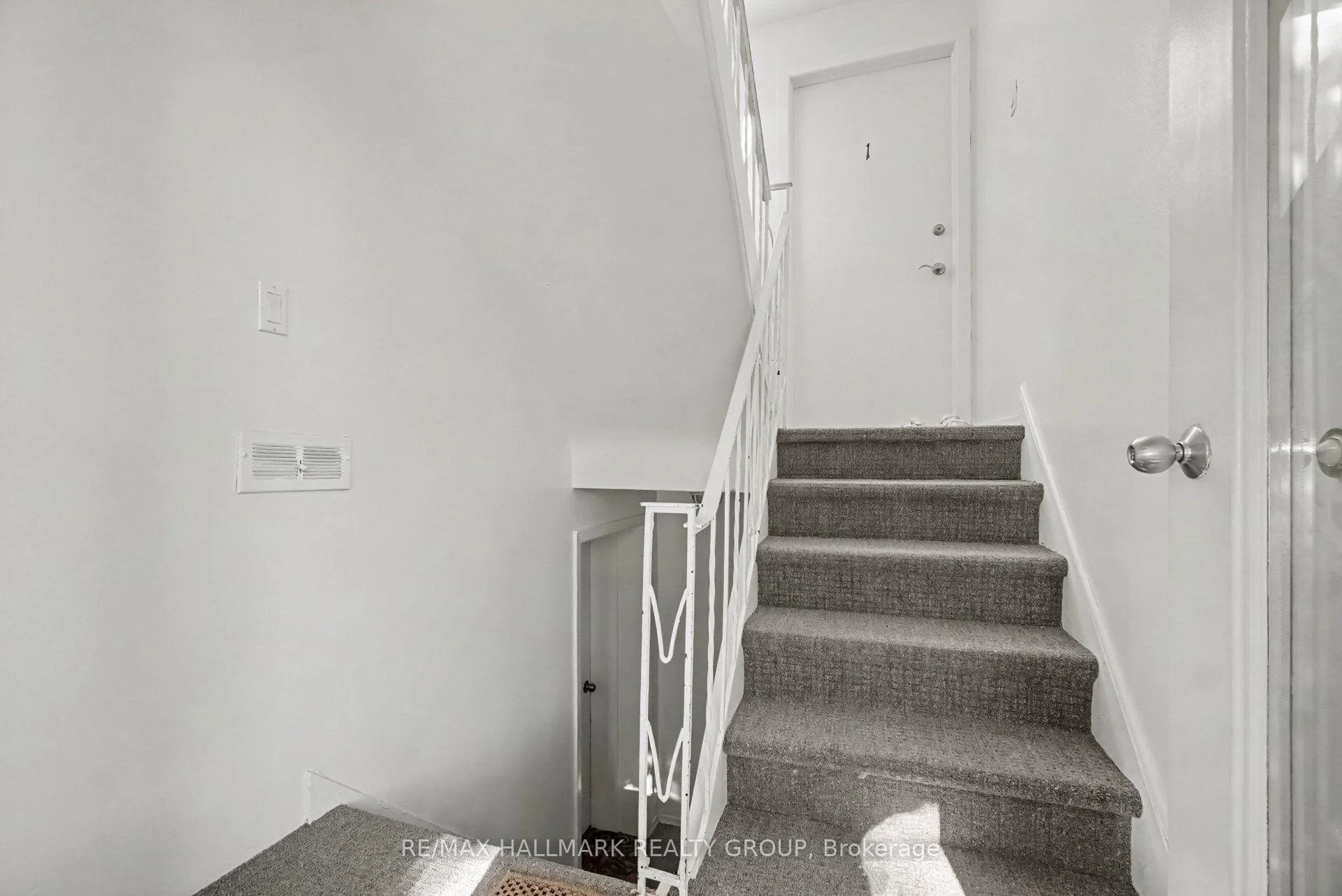 Photo 54 of 657 Golden Avenue, Ottawa, Laurentianview — HOMEH