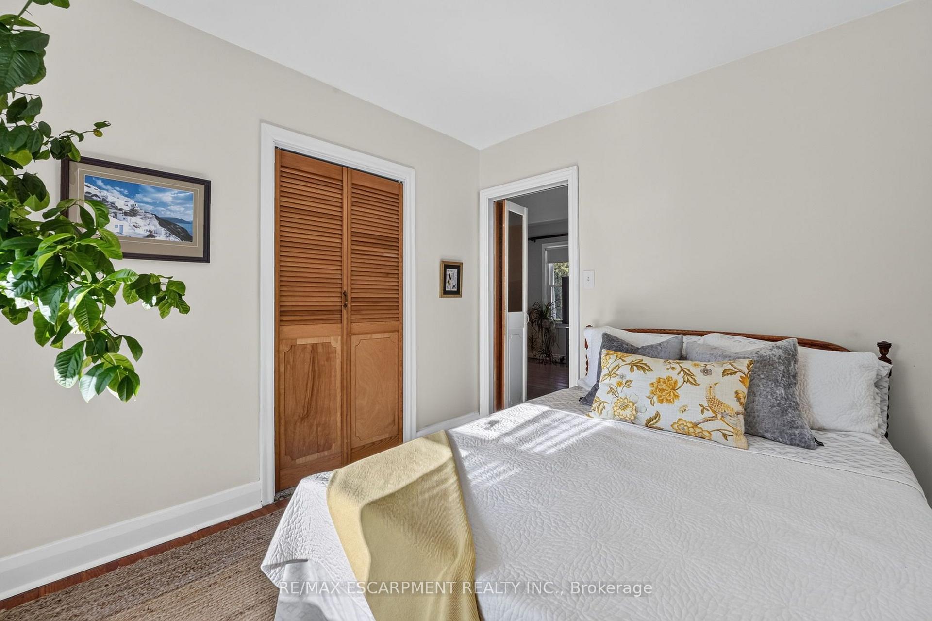 Photo 9 of 416 Bartlett Avenue, Grimsby, Grimsby Beach — HOMEH