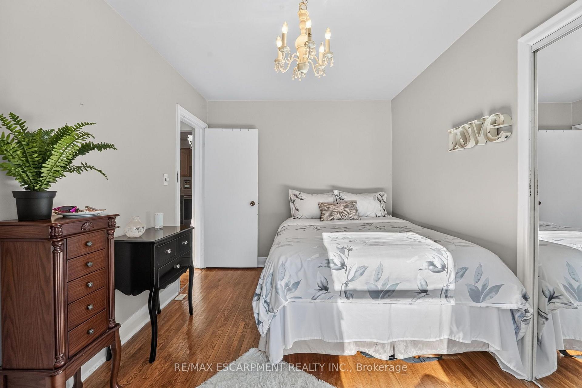 Photo 15 of 416 Bartlett Avenue, Grimsby, Grimsby Beach — HOMEH