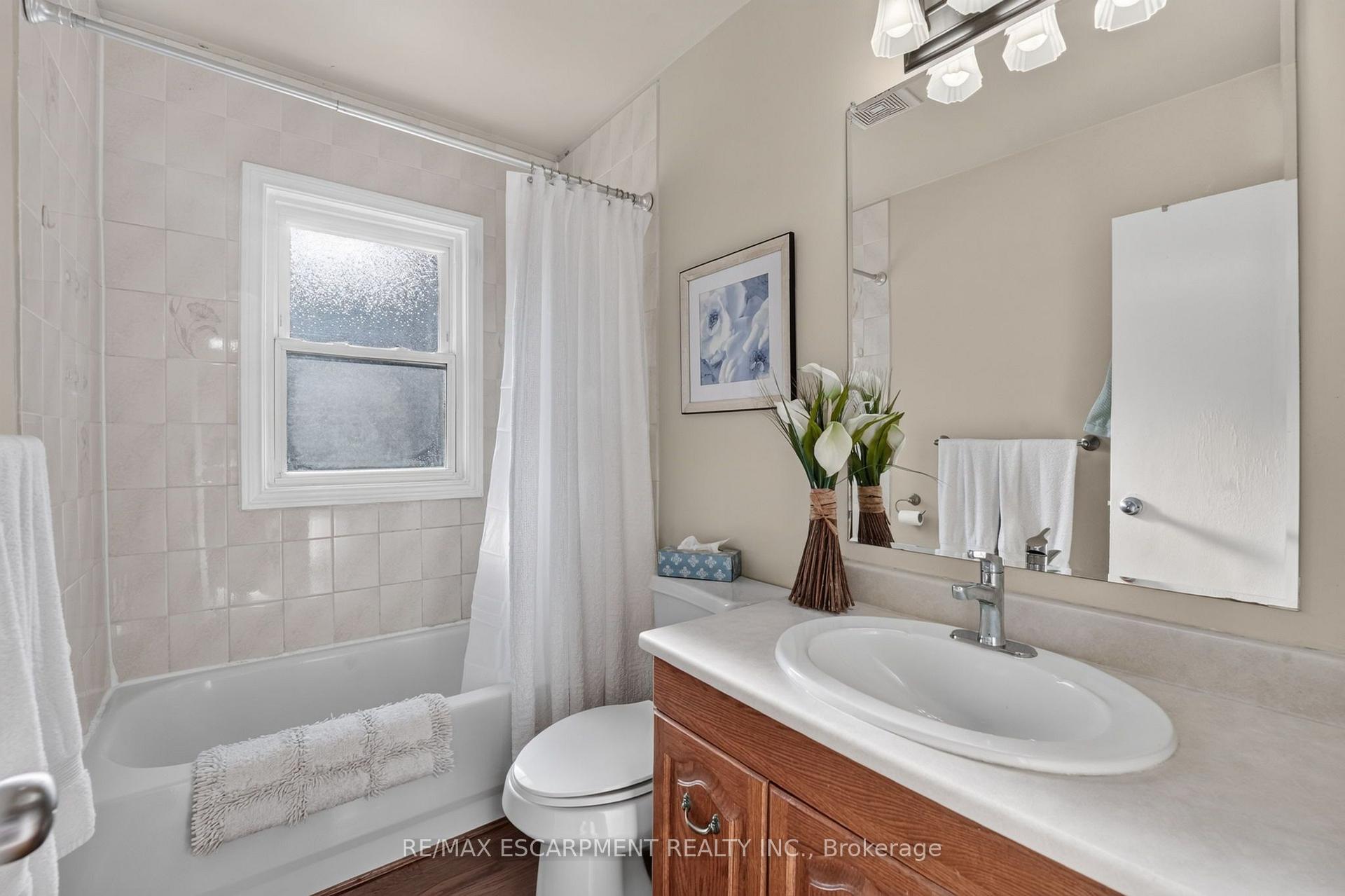 Photo 17 of 416 Bartlett Avenue, Grimsby, Grimsby Beach — HOMEH