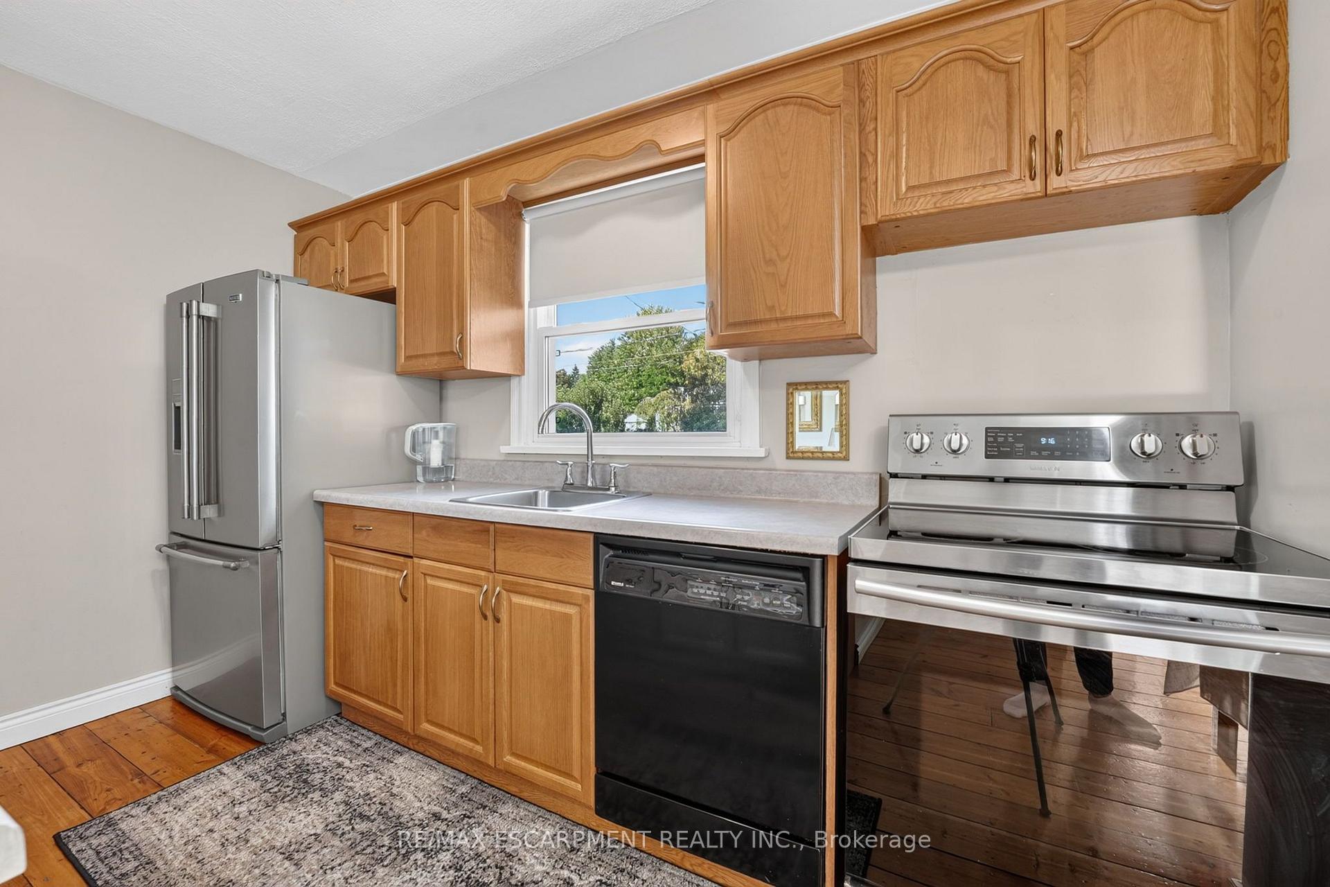Photo 20 of 416 Bartlett Avenue, Grimsby, Grimsby Beach — HOMEH