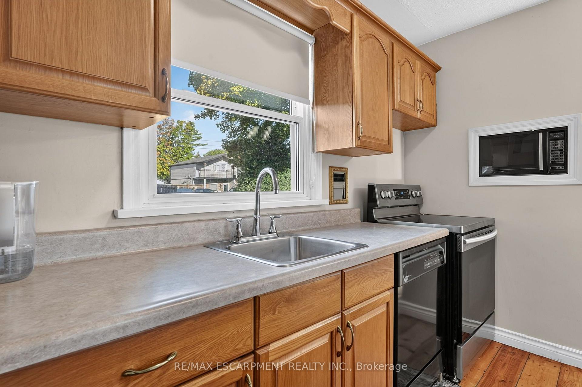 Photo 23 of 416 Bartlett Avenue, Grimsby, Grimsby Beach — HOMEH