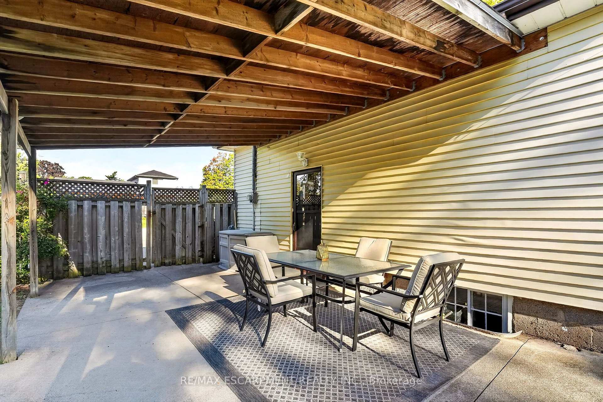 Photo 29 of 416 Bartlett Avenue, Grimsby, Grimsby Beach — HOMEH