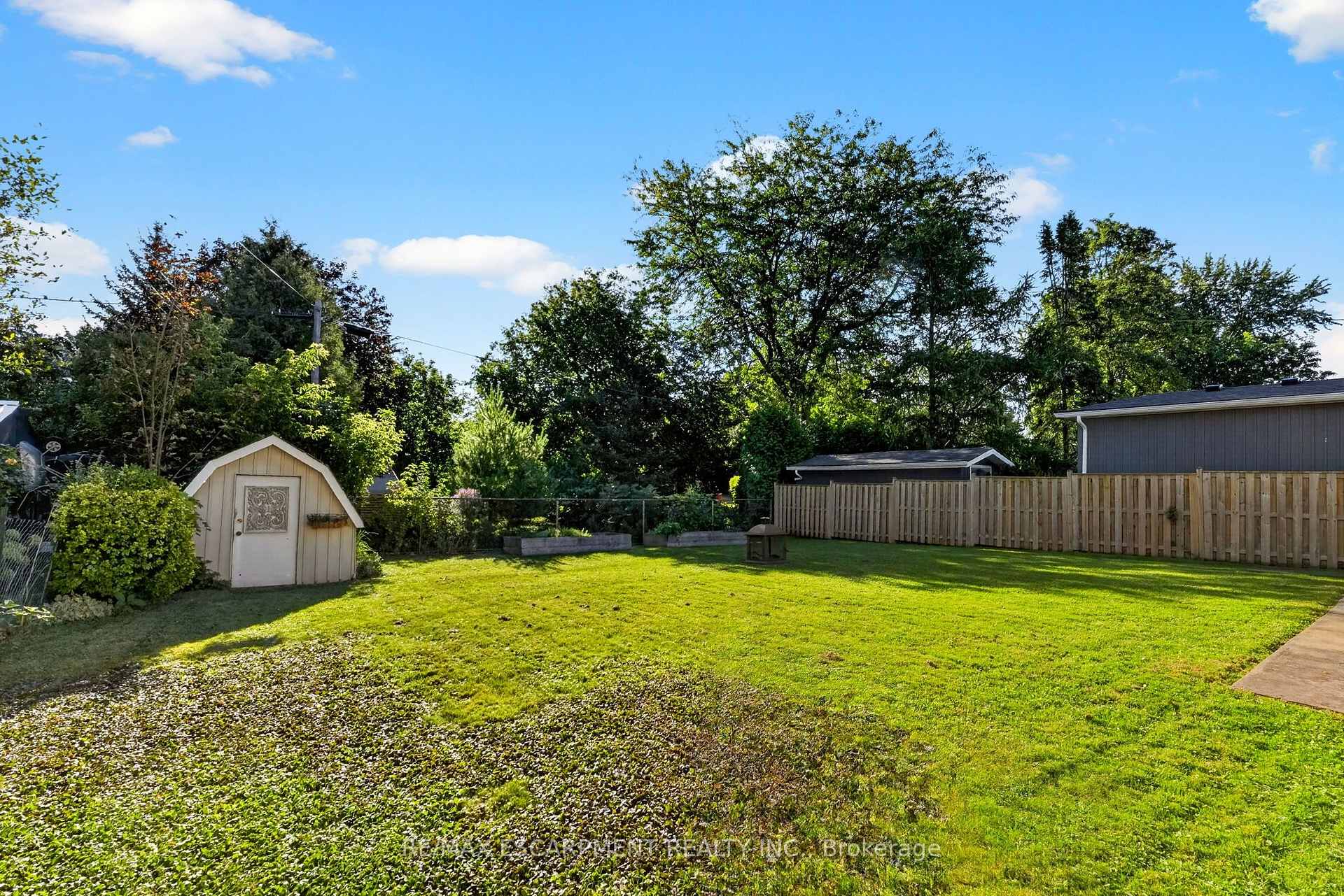 Photo 33 of 416 Bartlett Avenue, Grimsby, Grimsby Beach — HOMEH