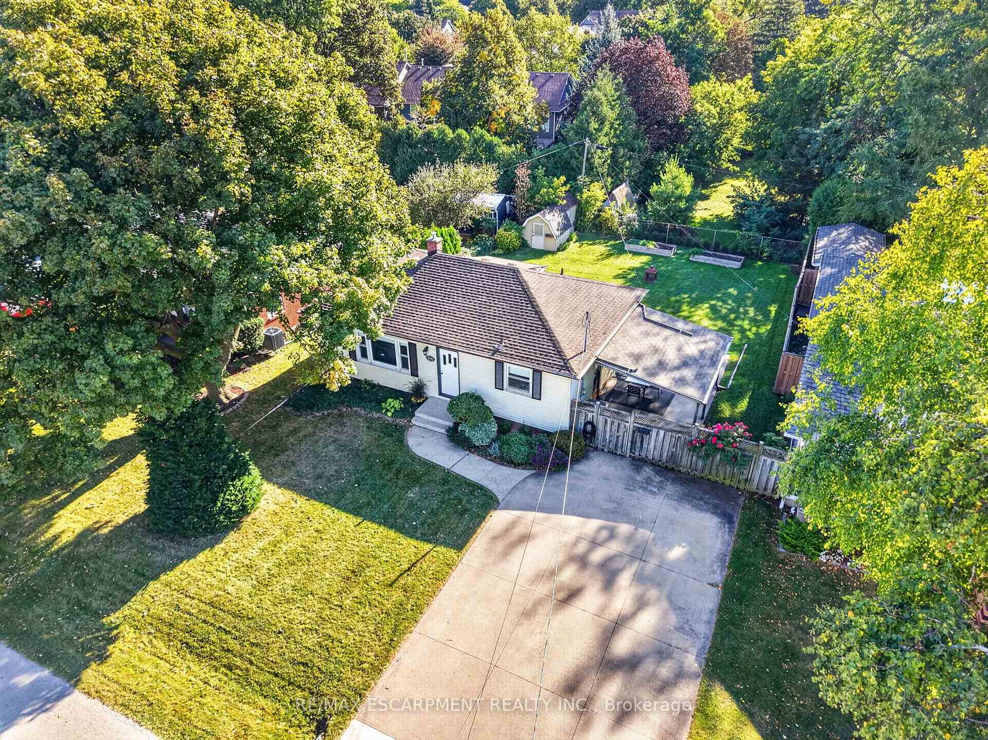 Photo 34 of 416 Bartlett Avenue, Grimsby, Grimsby Beach — HOMEH