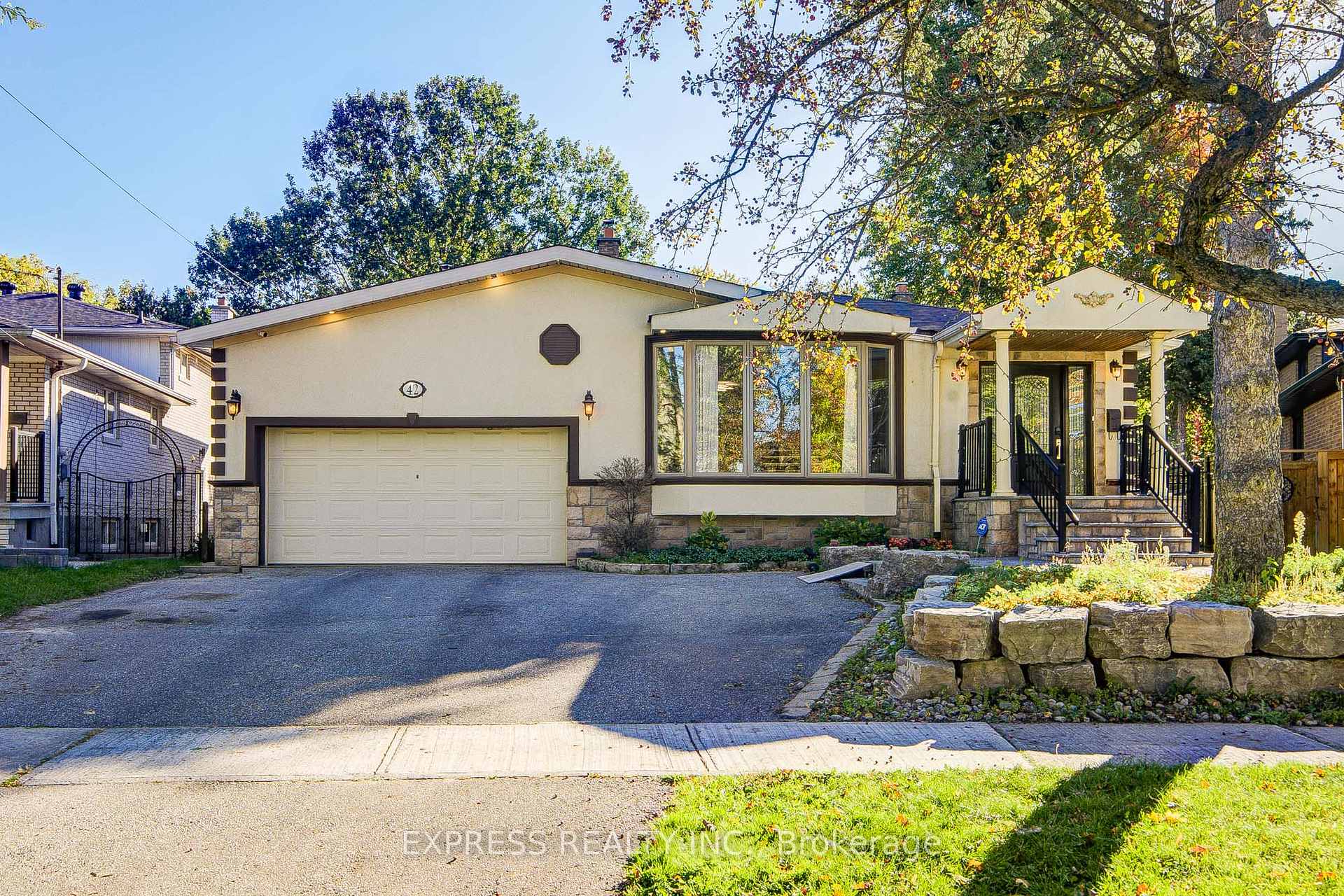 Photo 1 of 42 Gatehead Road, North York, Bayview Village — HOMEH