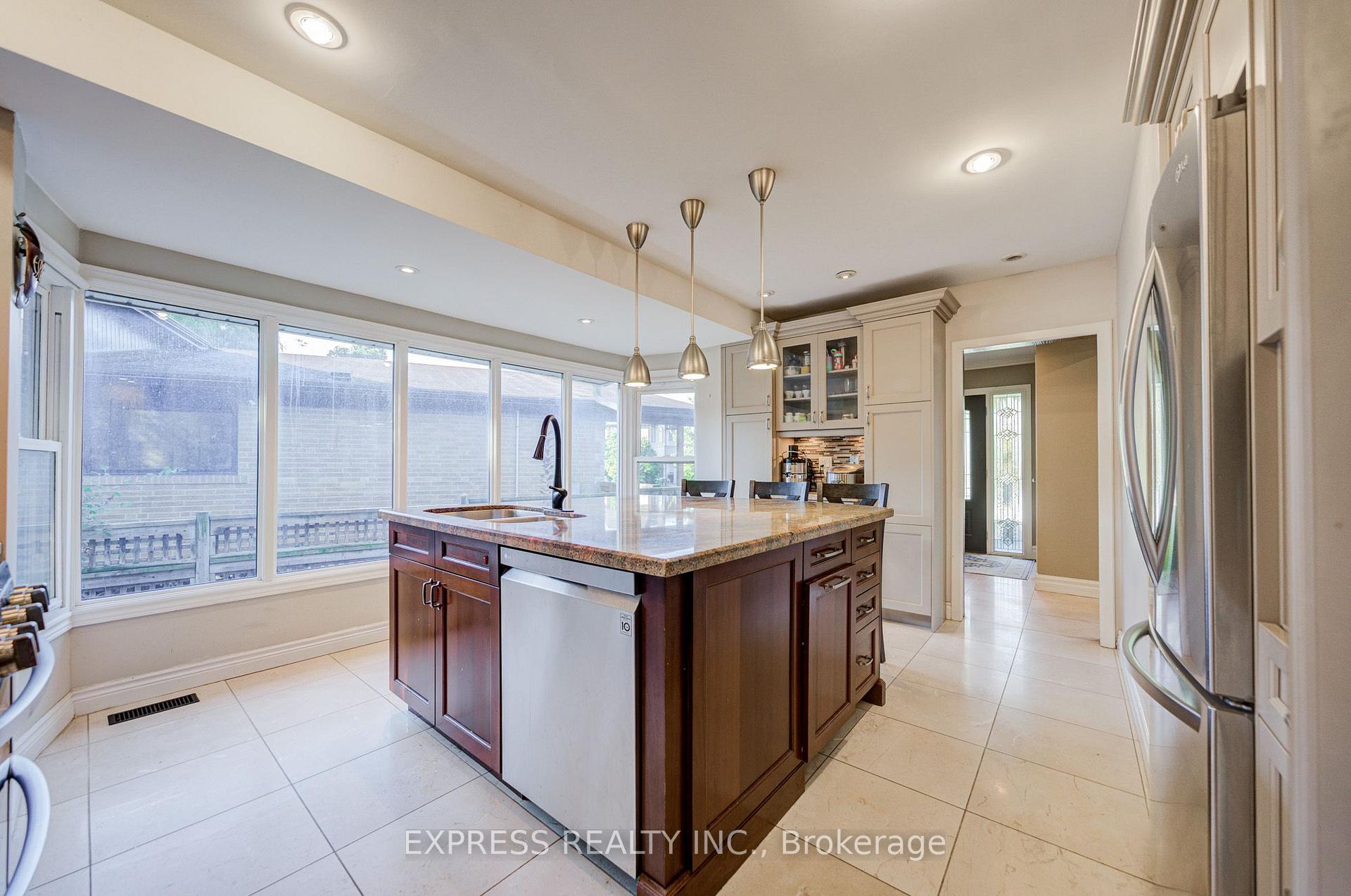 Photo 8 of 42 Gatehead Road, North York, Bayview Village — HOMEH