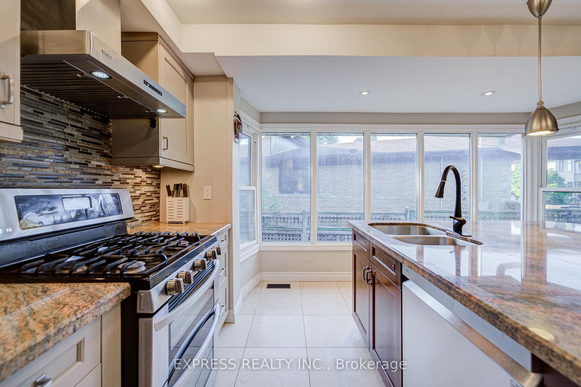 Photo 9 of 42 Gatehead Road, North York, Bayview Village — HOMEH