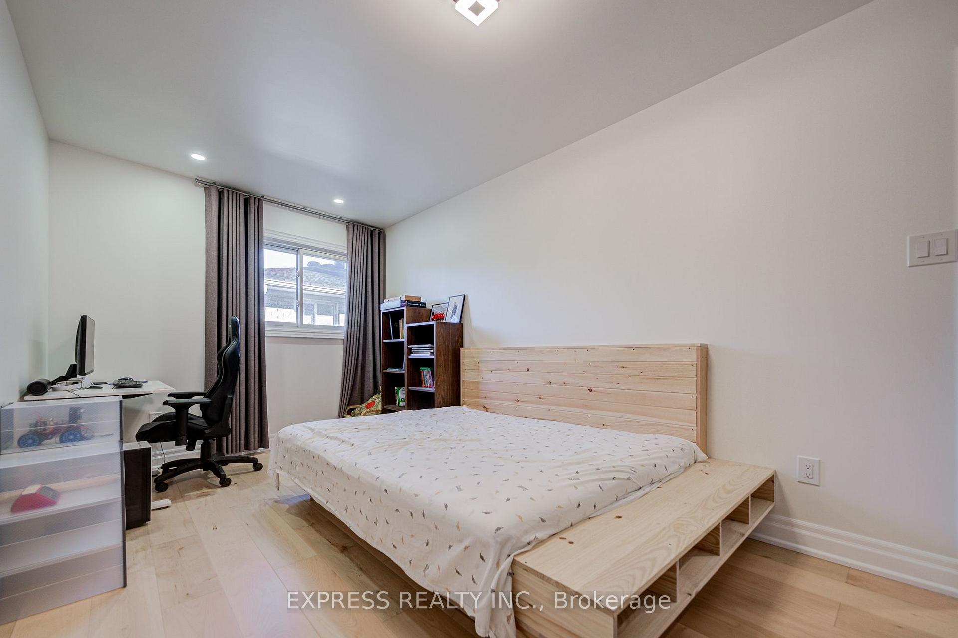 Photo 16 of 42 Gatehead Road, North York, Bayview Village — HOMEH