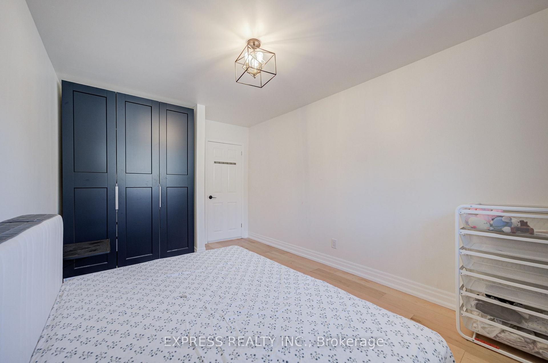 Photo 20 of 42 Gatehead Road, North York, Bayview Village — HOMEH