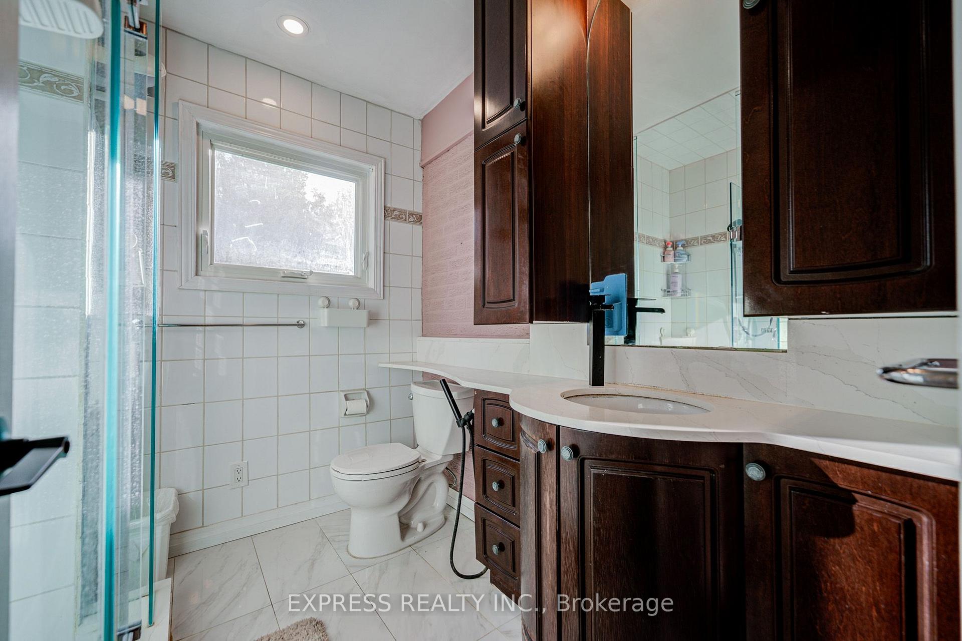 Photo 23 of 42 Gatehead Road, North York, Bayview Village — HOMEH