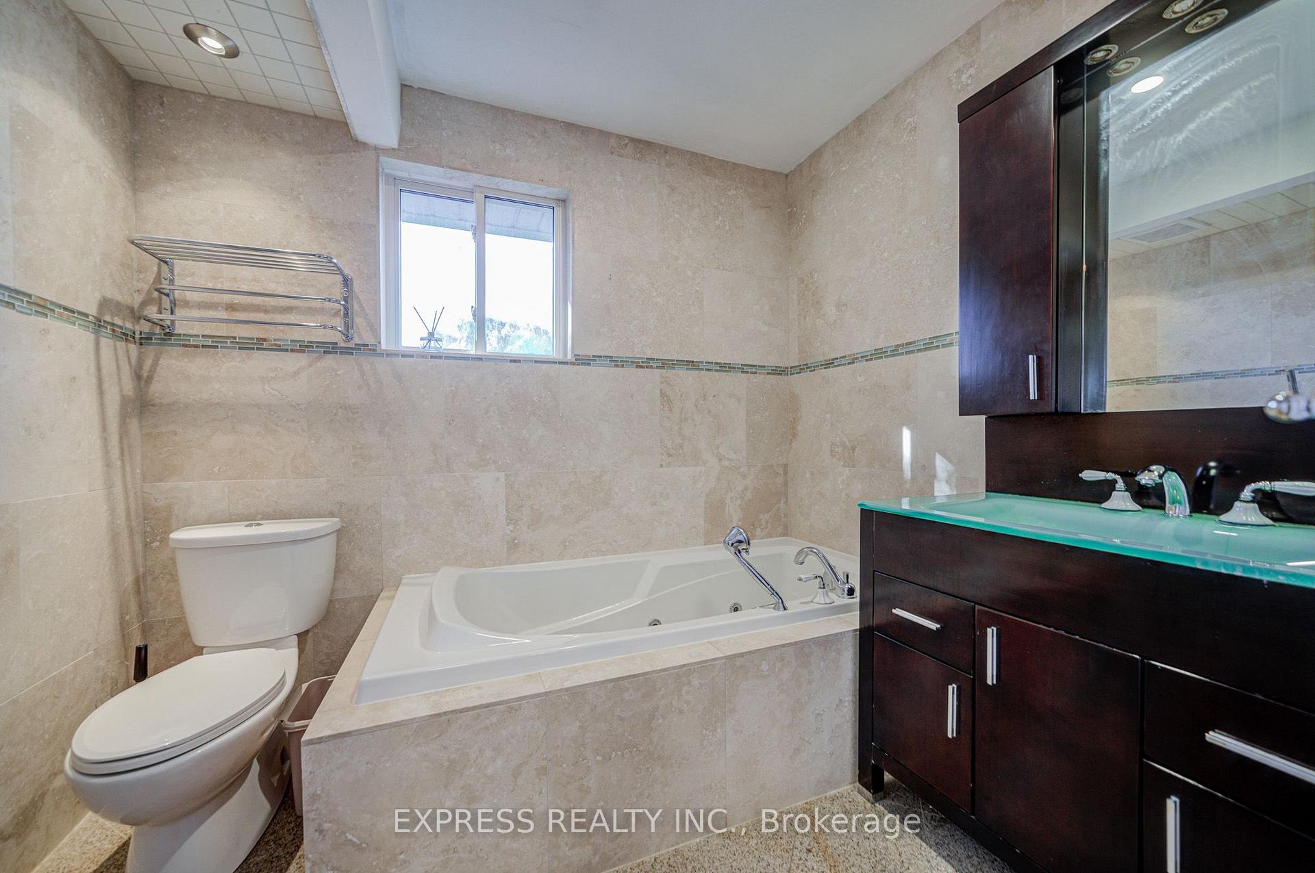 Photo 33 of 42 Gatehead Road, North York, Bayview Village — HOMEH