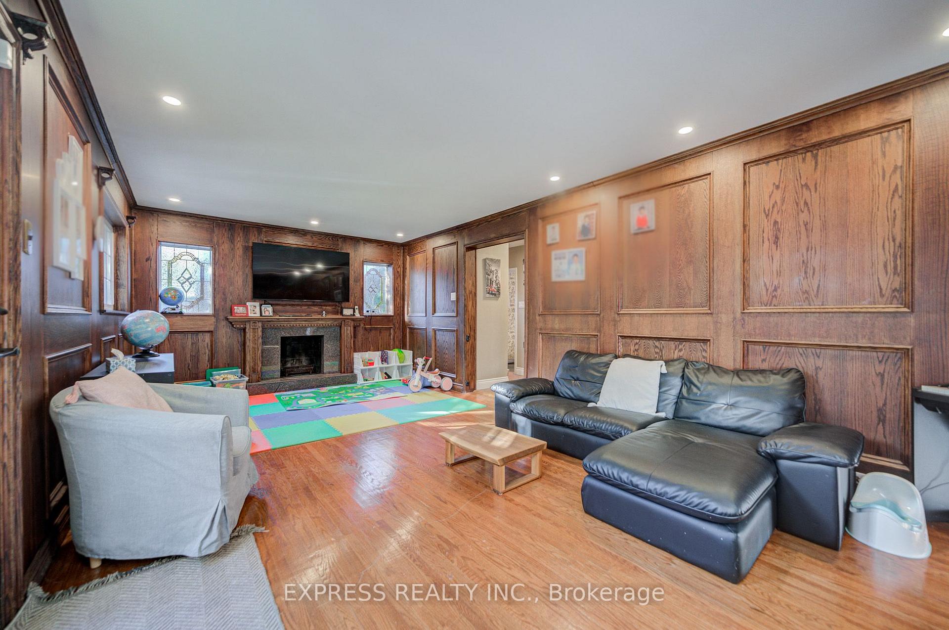 Photo 37 of 42 Gatehead Road, North York, Bayview Village — HOMEH