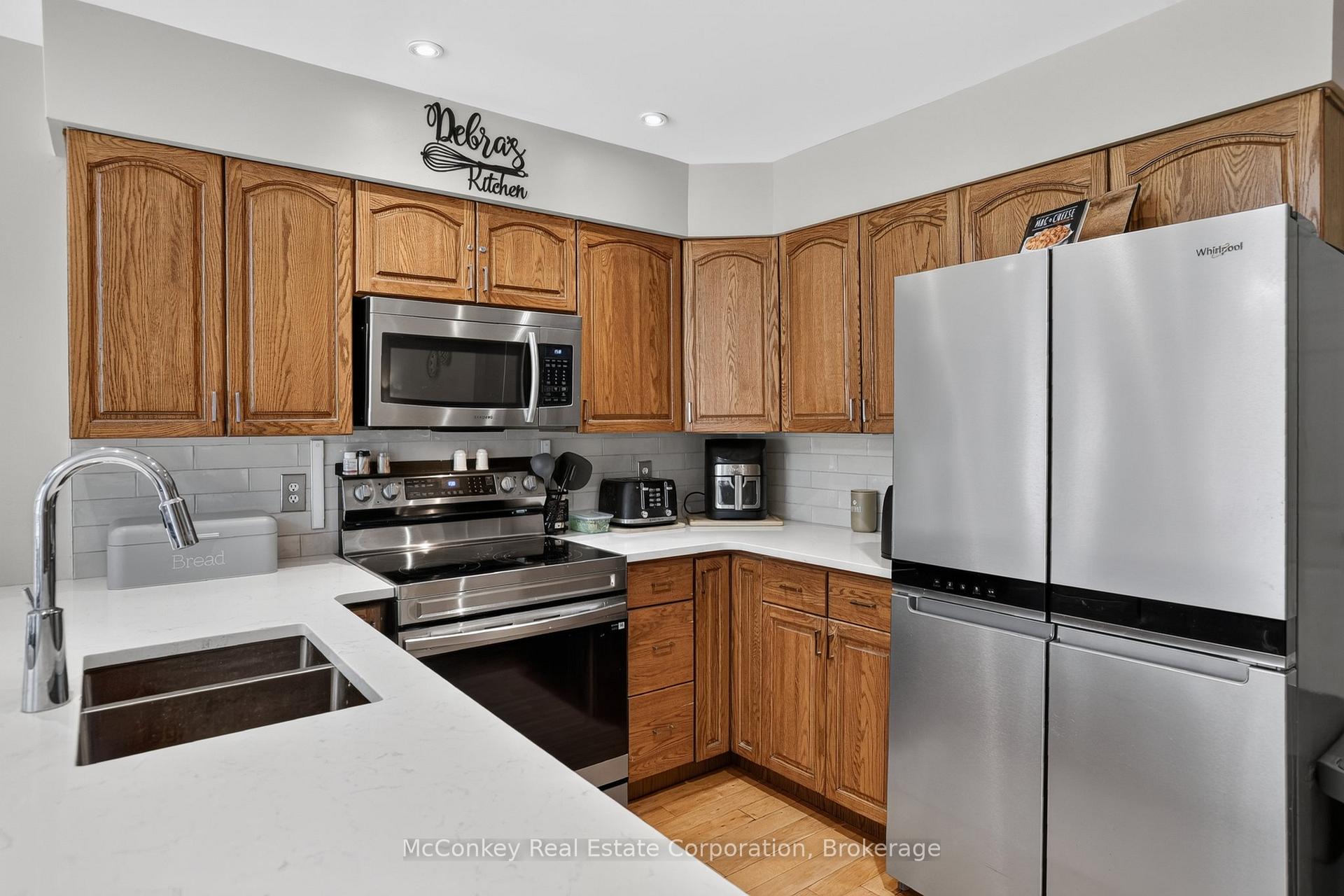 Photo 6 of 1817 Parkwood Circle, Peterborough, Monaghan Ward 2 — HOMEH