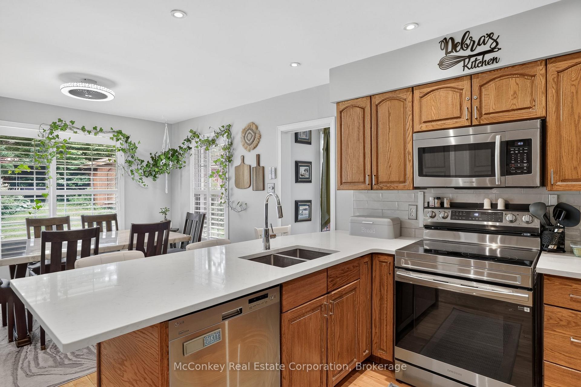 Photo 7 of 1817 Parkwood Circle, Peterborough, Monaghan Ward 2 — HOMEH