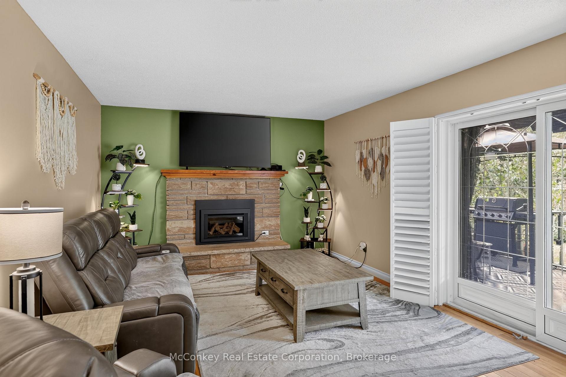 Photo 10 of 1817 Parkwood Circle, Peterborough, Monaghan Ward 2 — HOMEH