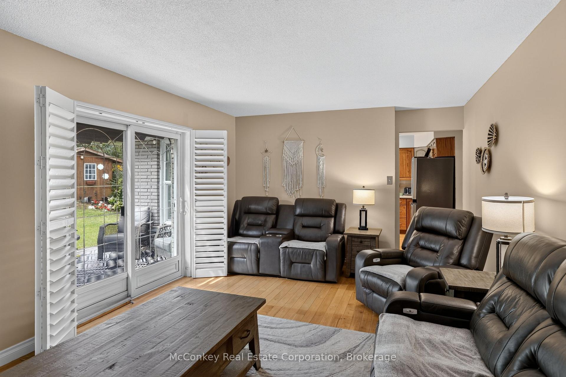 Photo 11 of 1817 Parkwood Circle, Peterborough, Monaghan Ward 2 — HOMEH