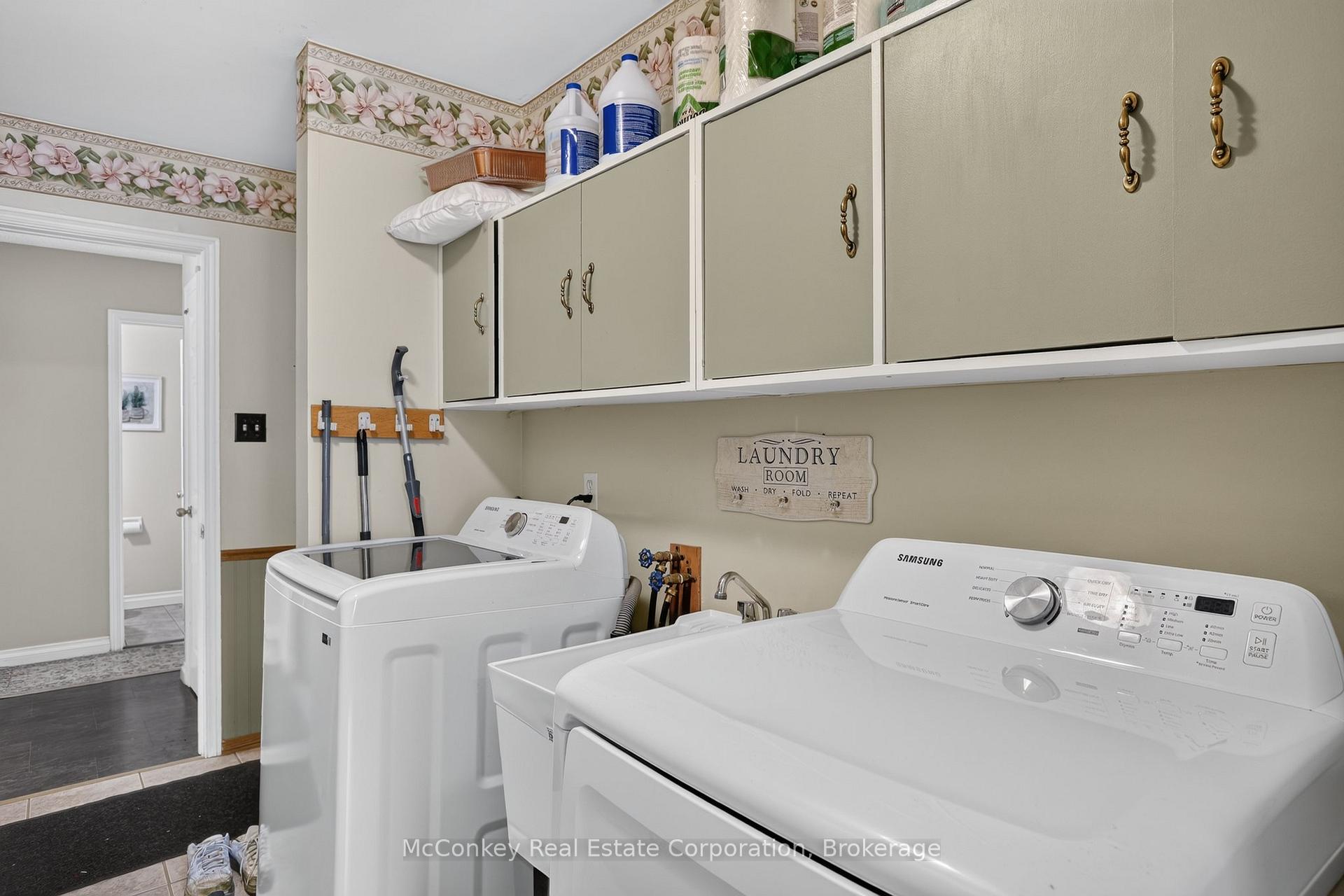 Photo 15 of 1817 Parkwood Circle, Peterborough, Monaghan Ward 2 — HOMEH