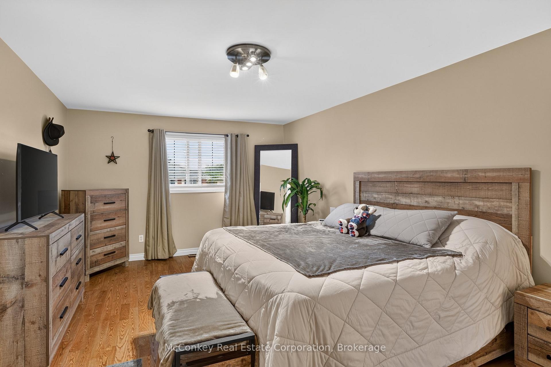 Photo 19 of 1817 Parkwood Circle, Peterborough, Monaghan Ward 2 — HOMEH