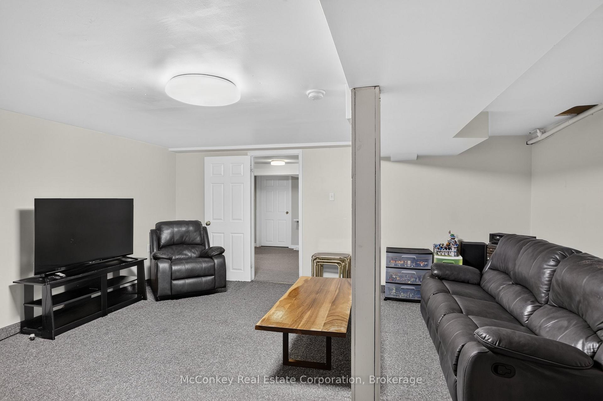 Photo 30 of 1817 Parkwood Circle, Peterborough, Monaghan Ward 2 — HOMEH