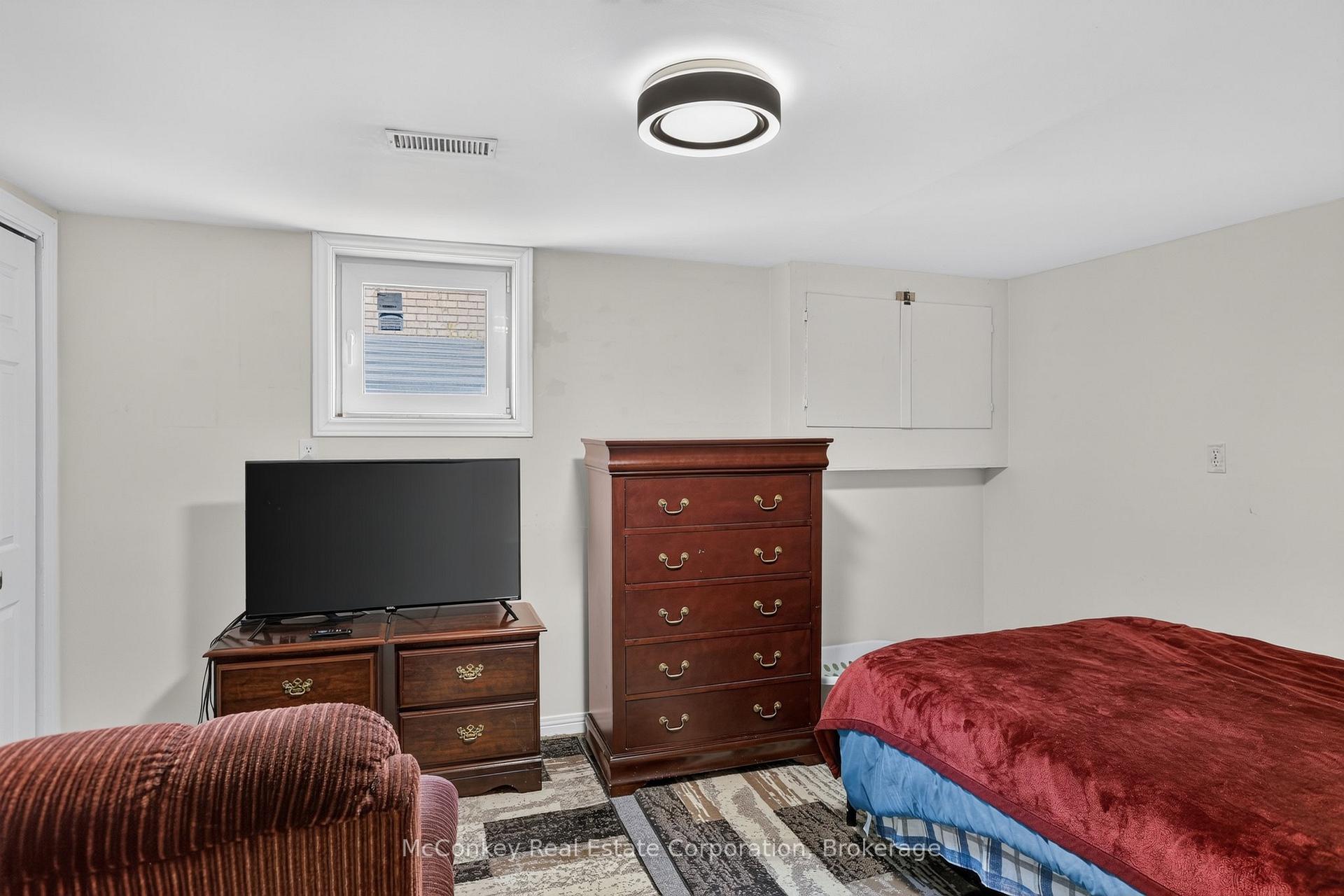 Photo 31 of 1817 Parkwood Circle, Peterborough, Monaghan Ward 2 — HOMEH
