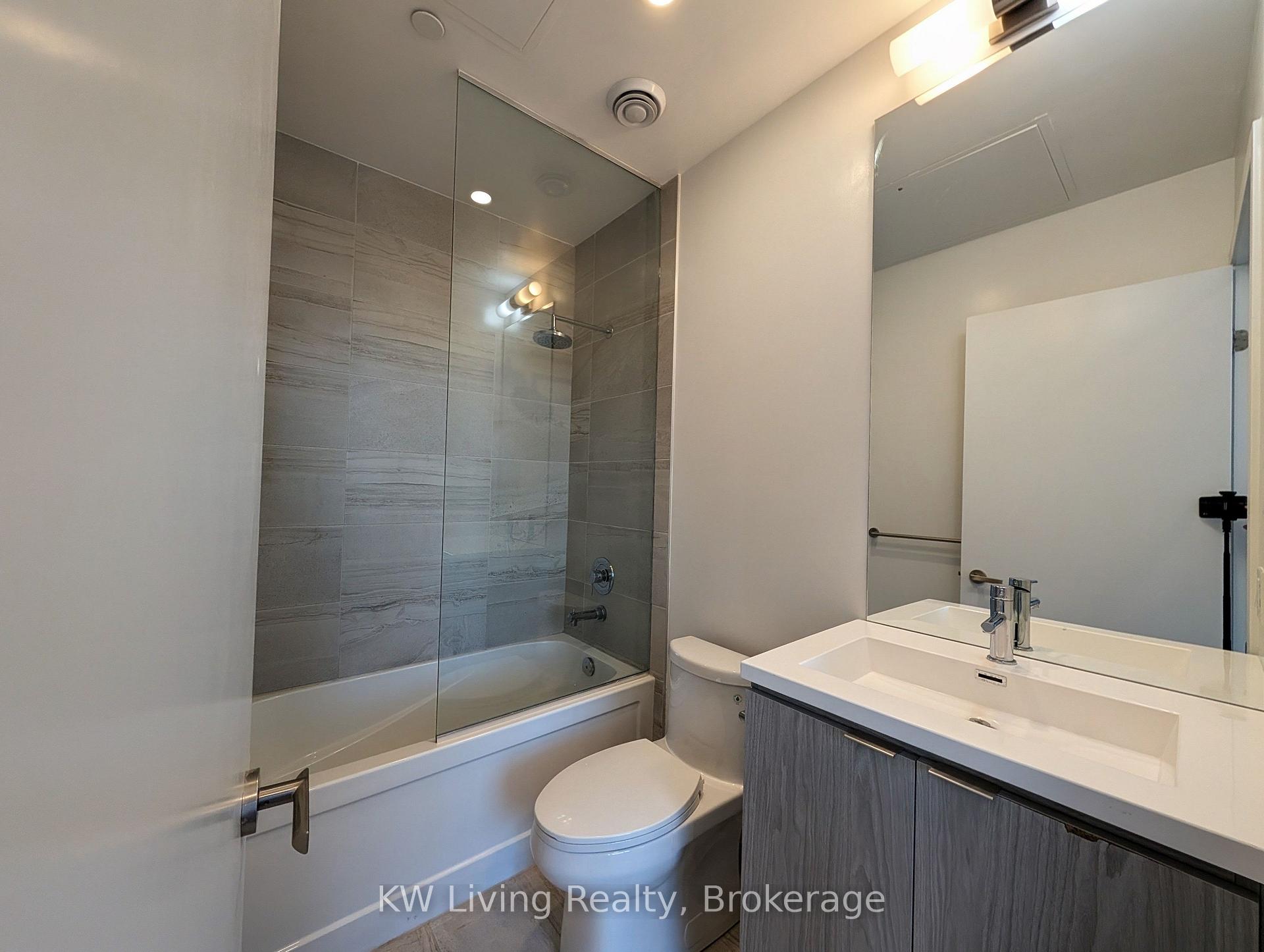 Photo 12 of Unit 1509, 55 Cooper Street, Toronto, Waterfront Communities — HOMEH