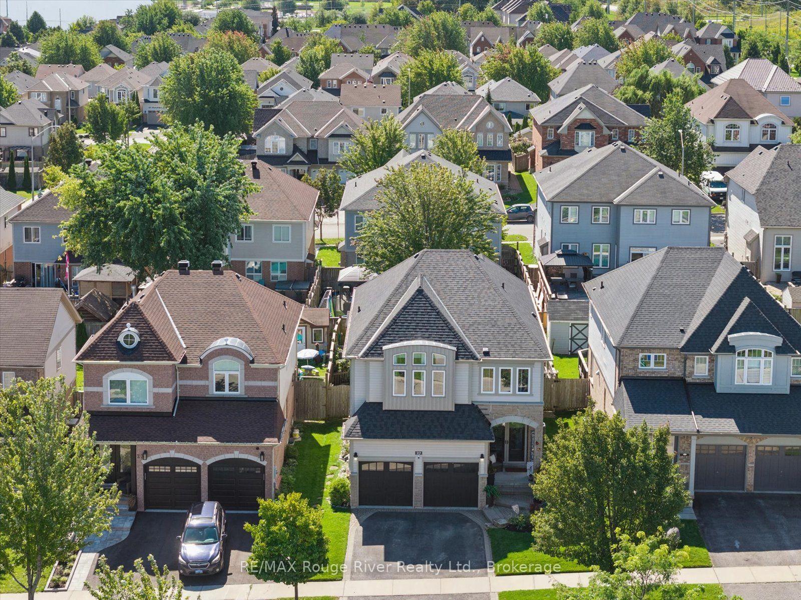 Photo 2 of 27 Bagnell Crescent, Clarington, Bowmanville — HOMEH