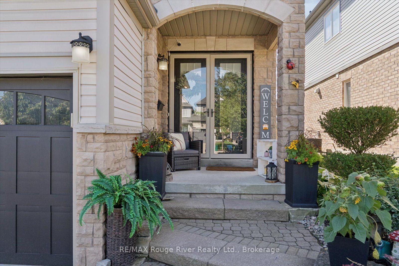 Photo 3 of 27 Bagnell Crescent, Clarington, Bowmanville — HOMEH