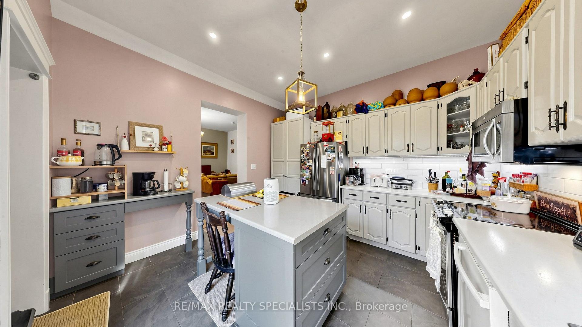 Photo 6 of 1316 King Street E, Hamilton, Delta — HOMEH