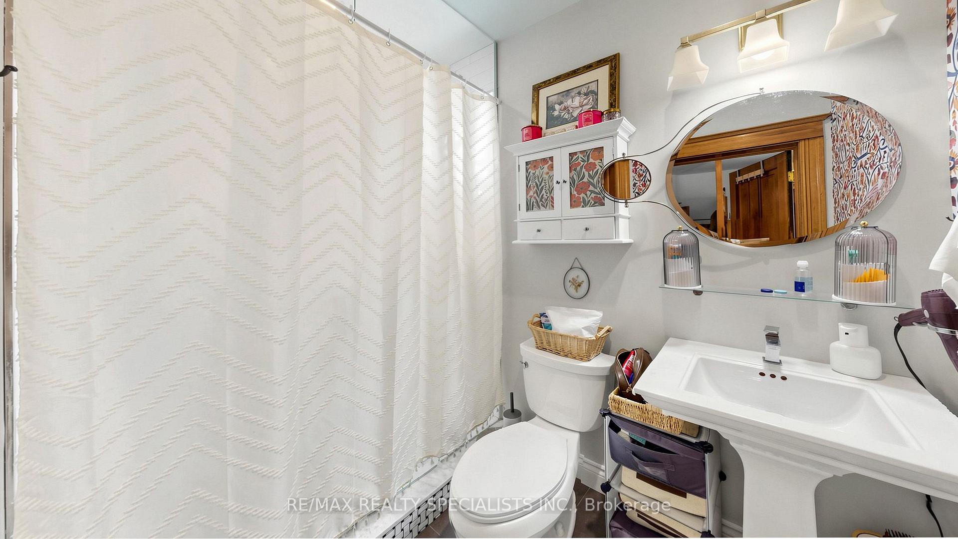 Photo 13 of 1316 King Street E, Hamilton, Delta — HOMEH