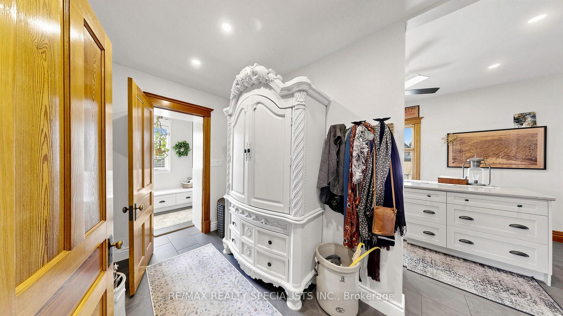 Photo 24 of 1316 King Street E, Hamilton, Delta — HOMEH