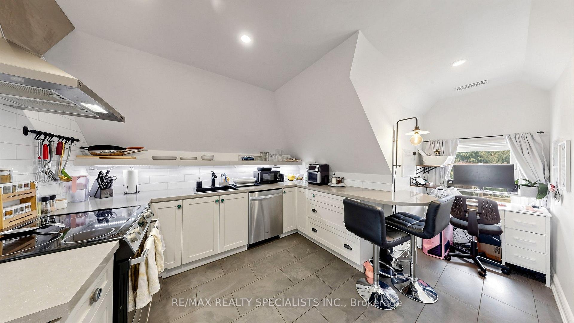 Photo 30 of 1316 King Street E, Hamilton, Delta — HOMEH