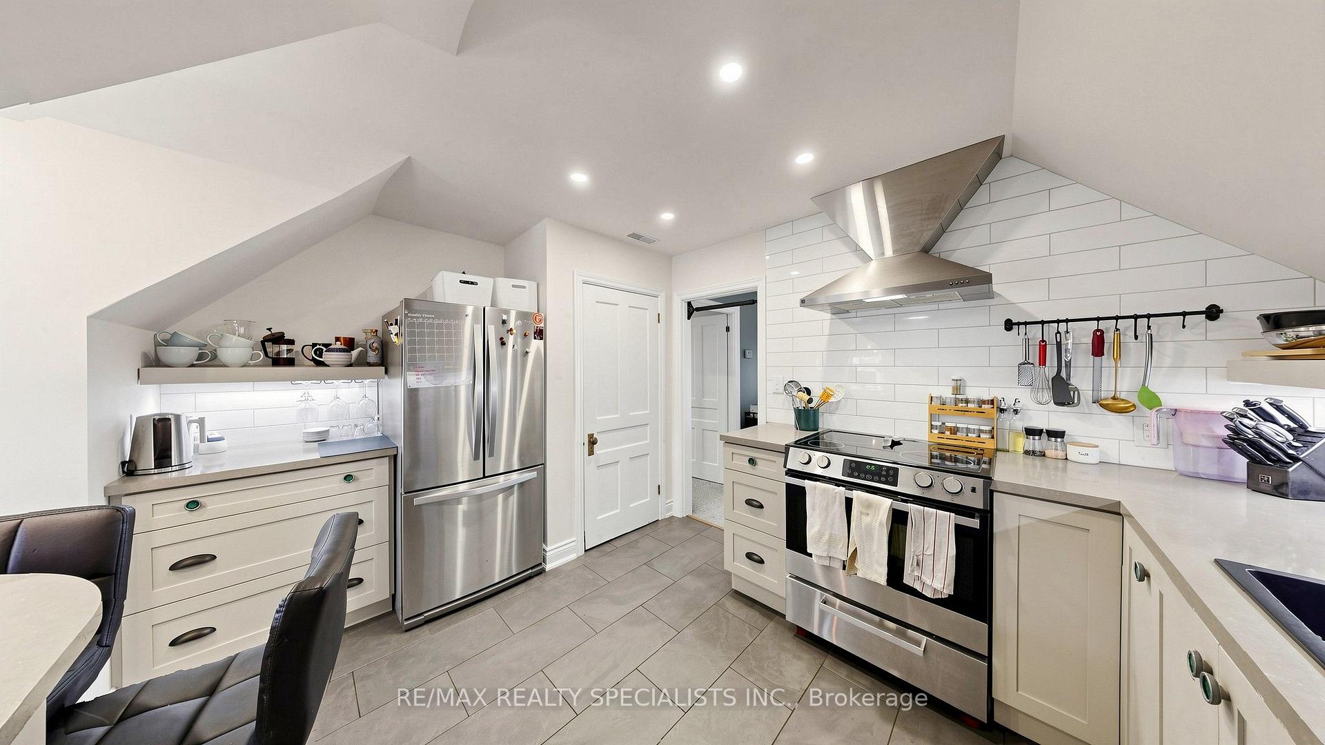Photo 31 of 1316 King Street E, Hamilton, Delta — HOMEH
