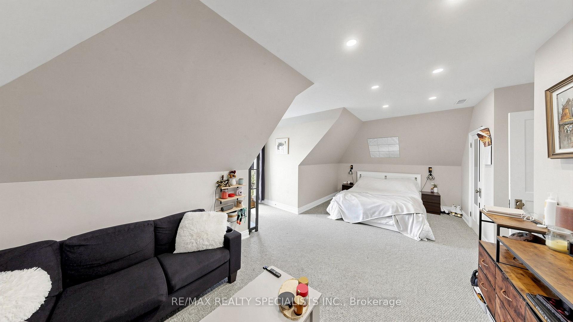 Photo 32 of 1316 King Street E, Hamilton, Delta — HOMEH