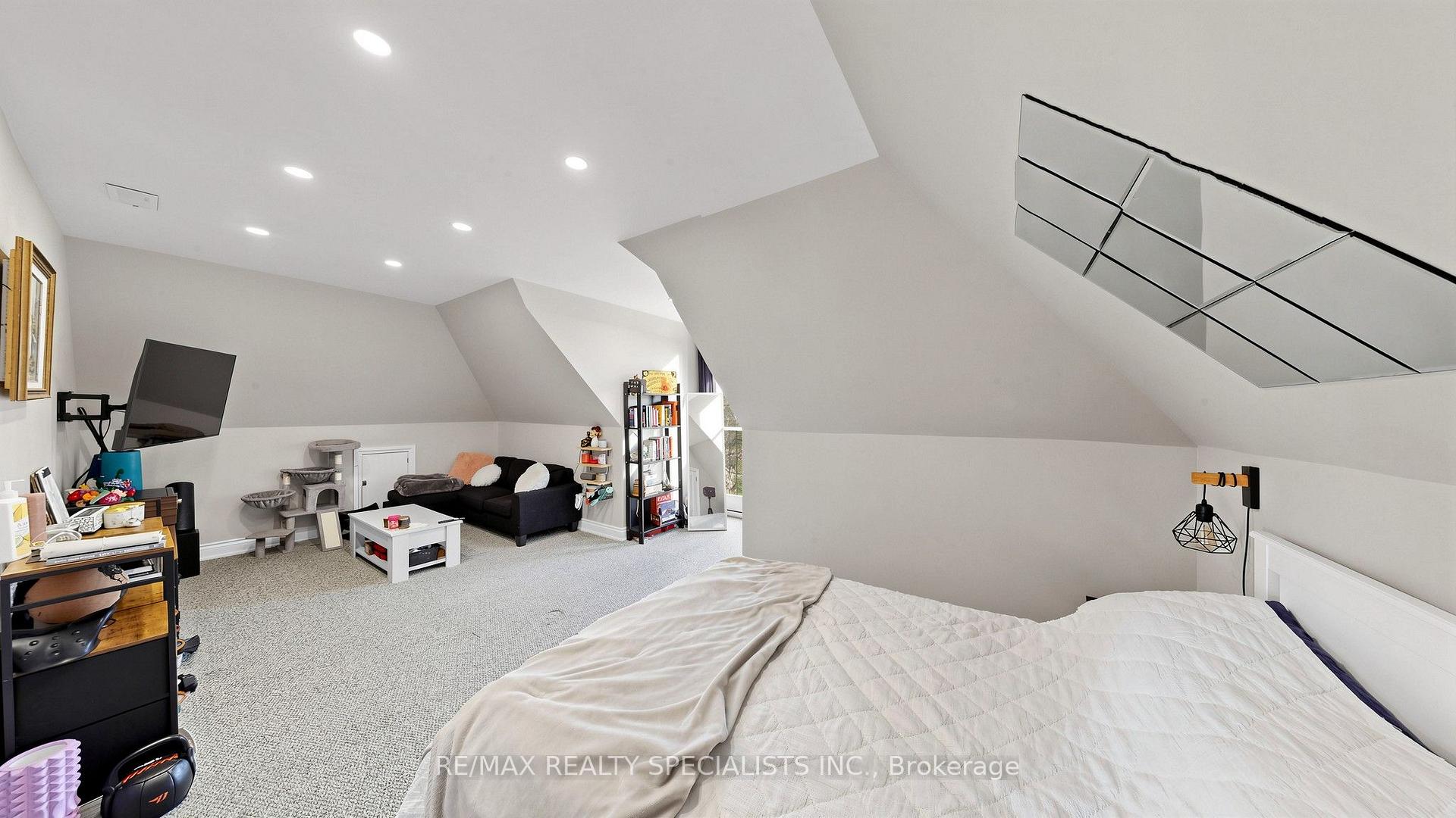 Photo 33 of 1316 King Street E, Hamilton, Delta — HOMEH