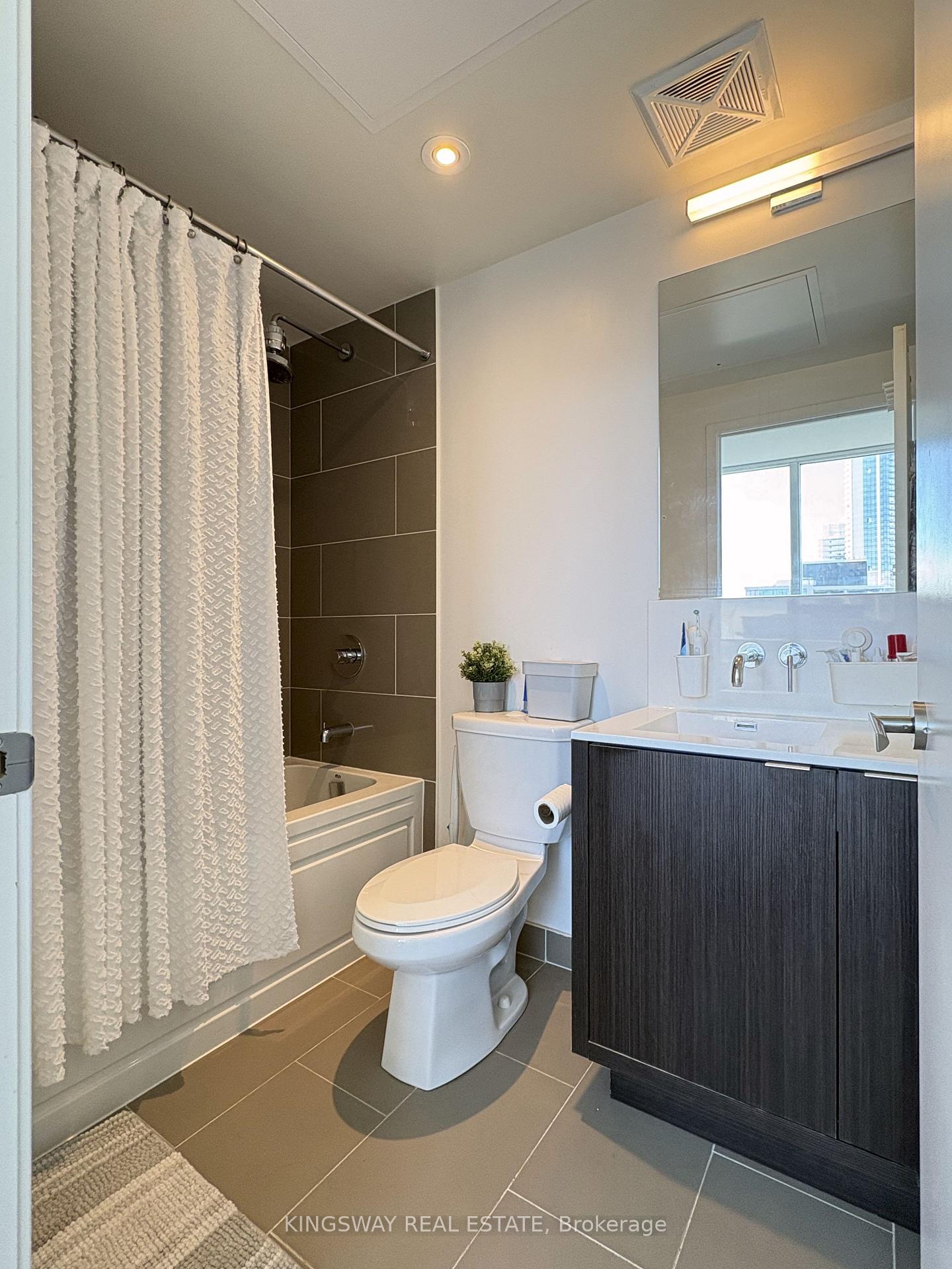 Photo 19 of Unit 5004, 88 Harbour Street, Toronto, Waterfront Communities — HOMEH