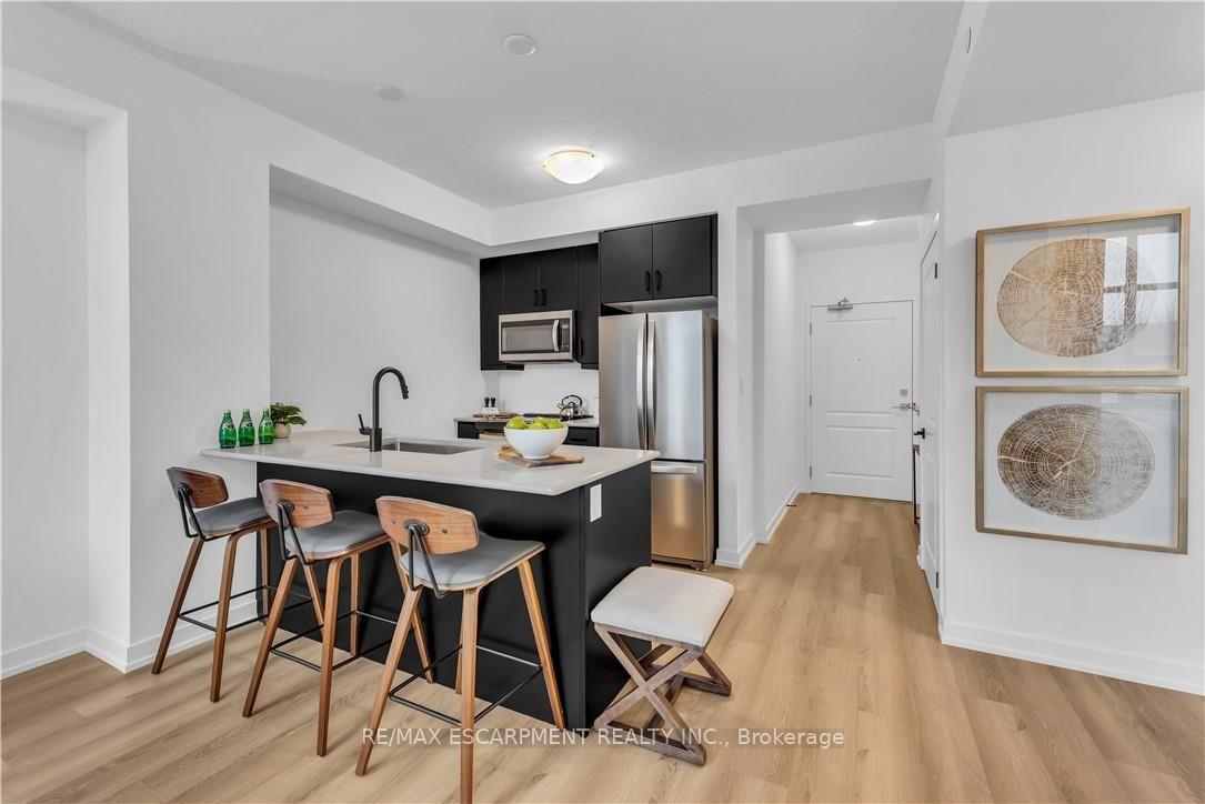 Photo 2 of Unit 237, 10 Mallard Trail, Hamilton, Waterdown — HOMEH