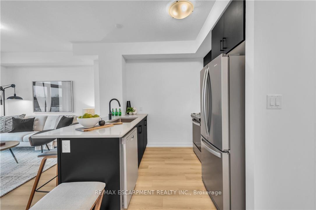 Photo 5 of Unit 237, 10 Mallard Trail, Hamilton, Waterdown — HOMEH