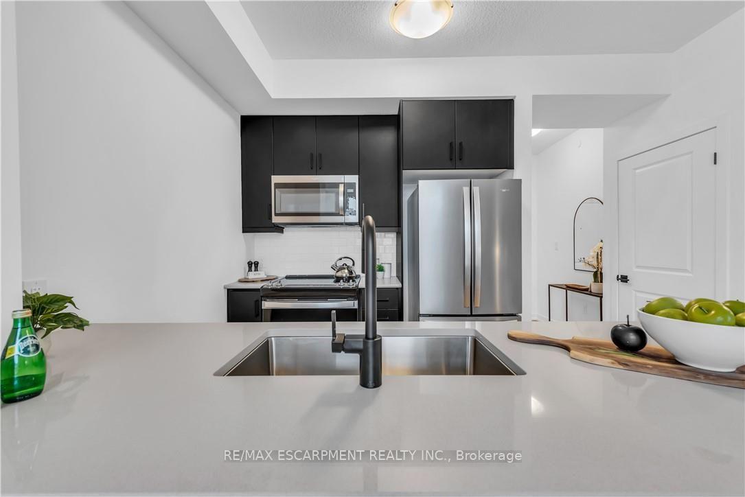 Photo 7 of Unit 237, 10 Mallard Trail, Hamilton, Waterdown — HOMEH