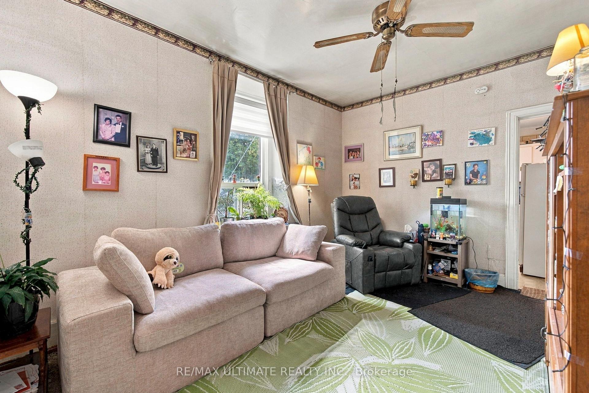 Photo 5 of 426 Woodfield Road, Toronto, Greenwood-Coxwell — HOMEH