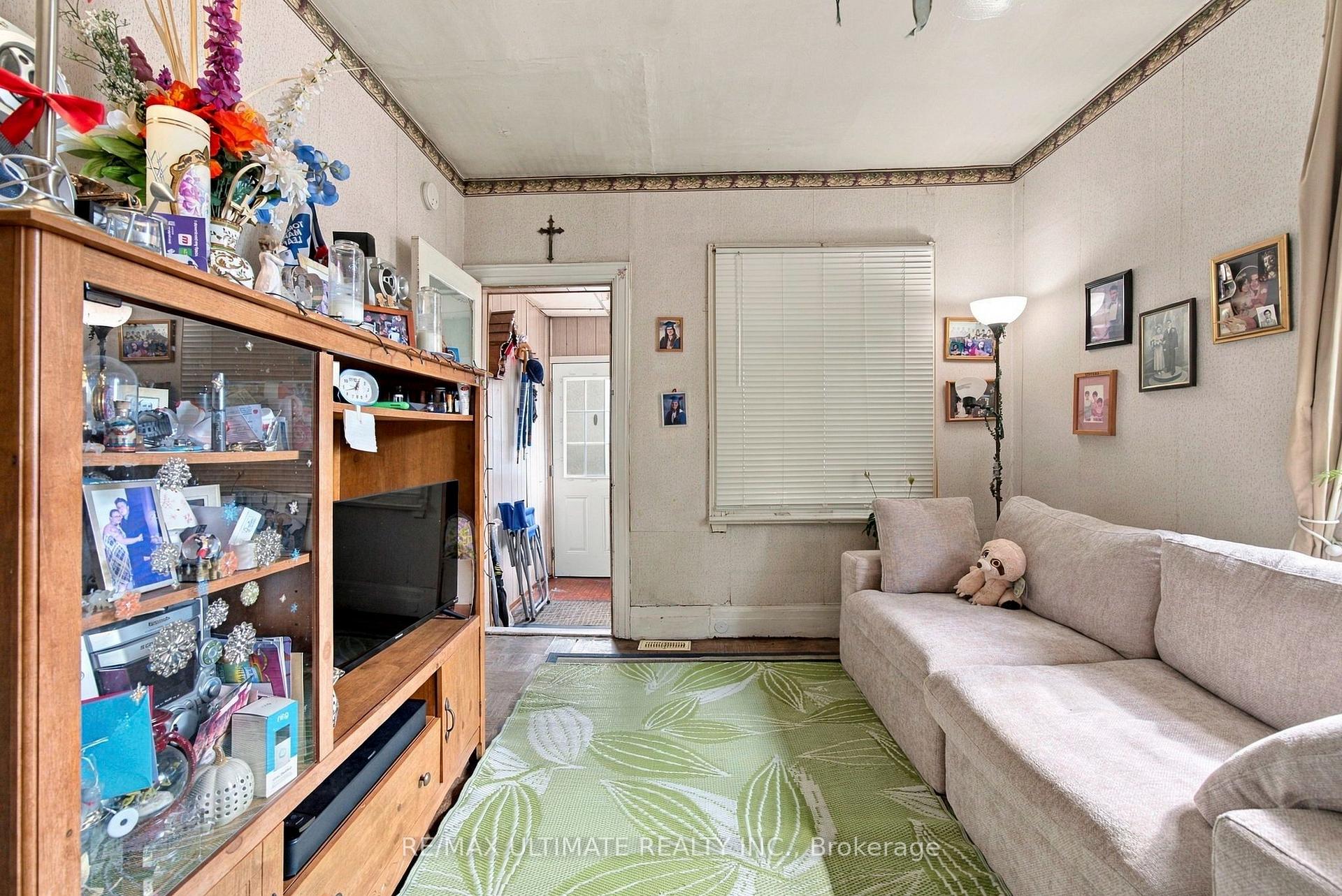 Photo 6 of 426 Woodfield Road, Toronto, Greenwood-Coxwell — HOMEH