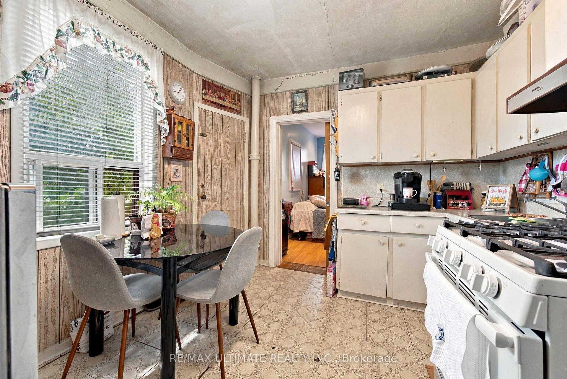 Photo 7 of 426 Woodfield Road, Toronto, Greenwood-Coxwell — HOMEH