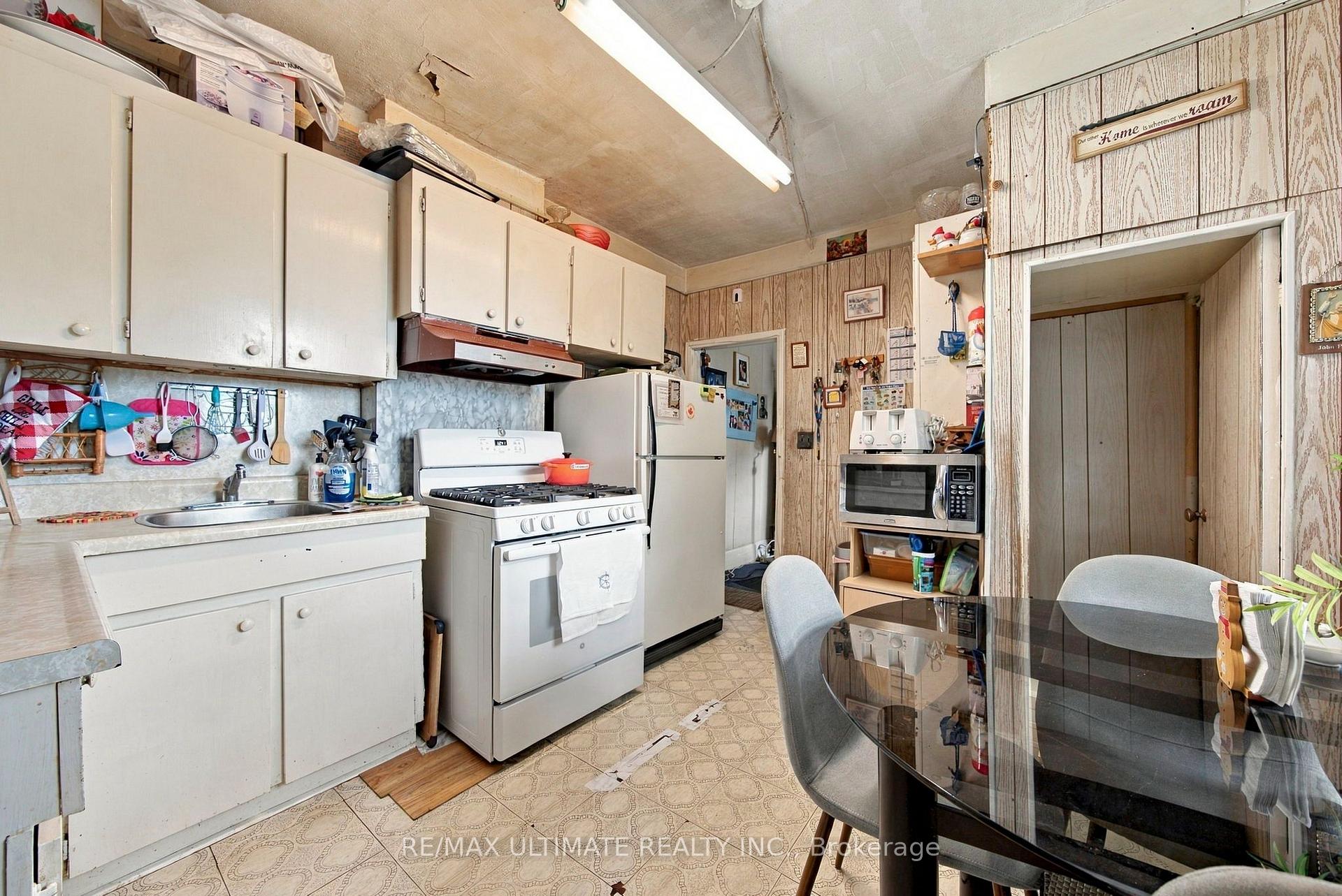 Photo 8 of 426 Woodfield Road, Toronto, Greenwood-Coxwell — HOMEH
