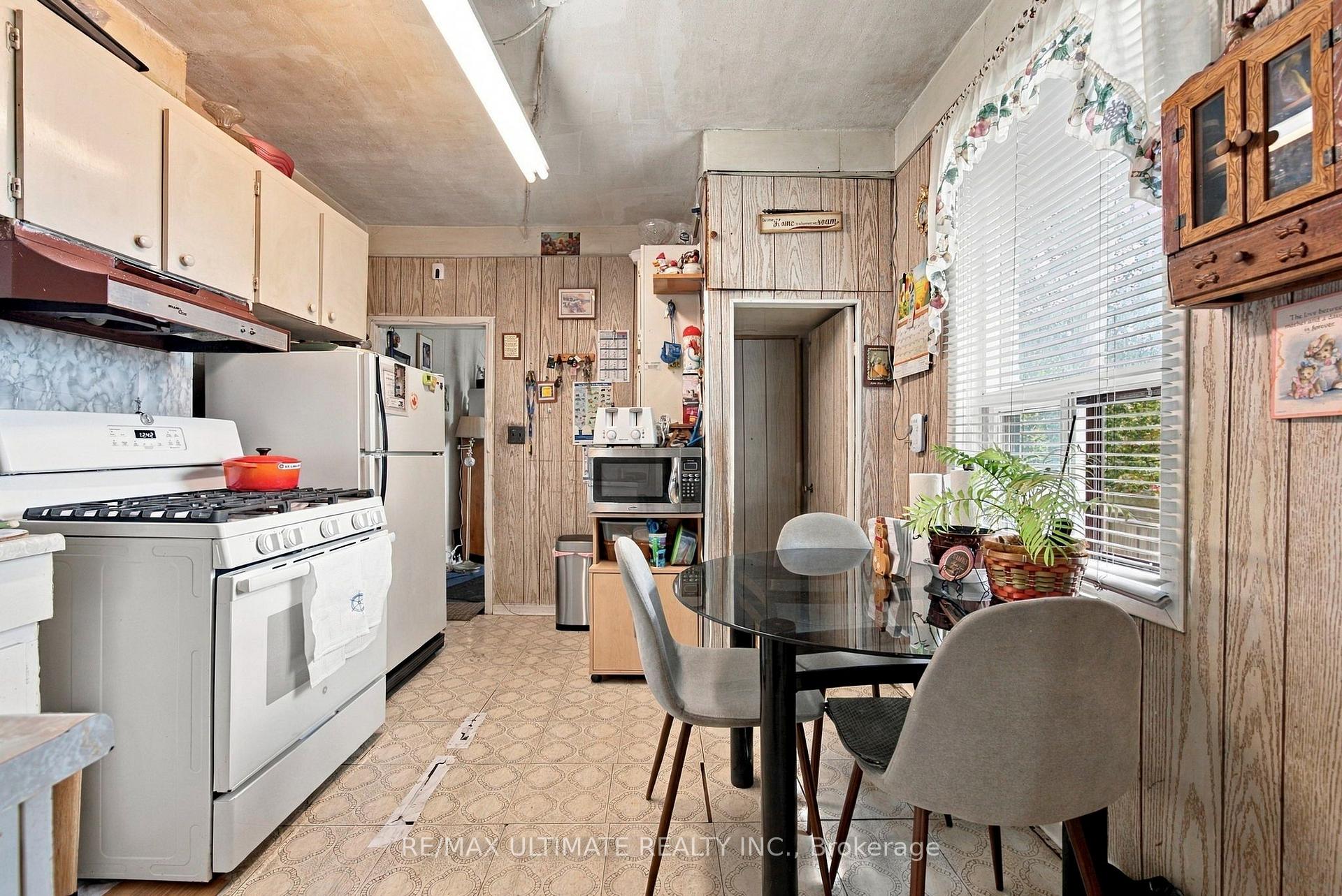 Photo 9 of 426 Woodfield Road, Toronto, Greenwood-Coxwell — HOMEH
