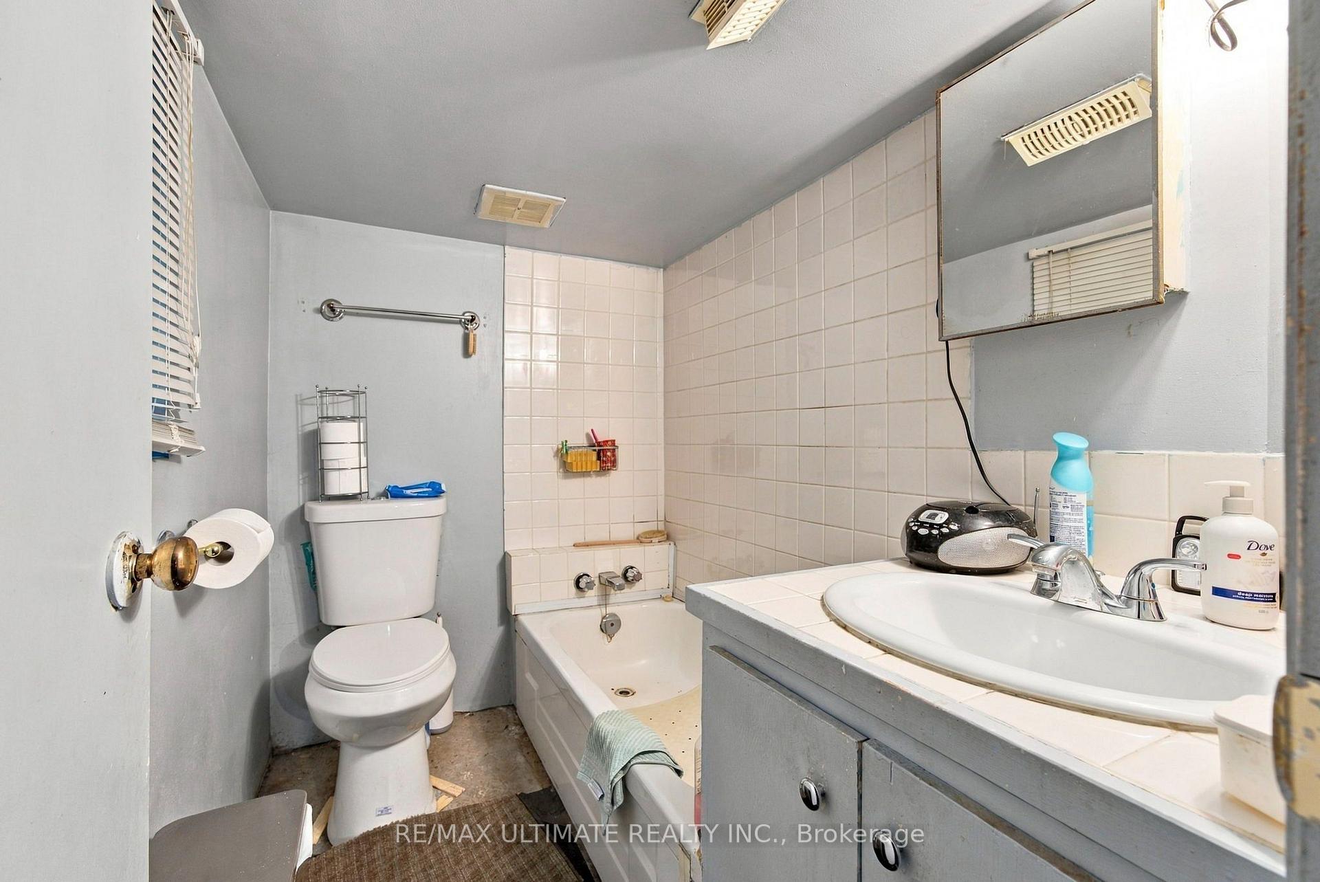 Photo 15 of 426 Woodfield Road, Toronto, Greenwood-Coxwell — HOMEH