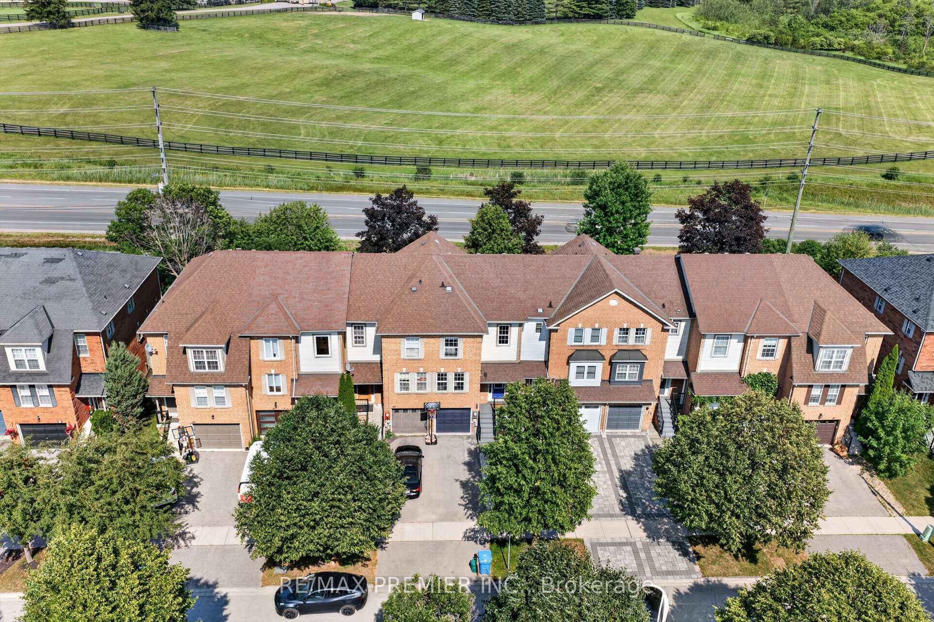 Photo 2 of 47 Milloy Place, Aurora, Aurora Grove — HOMEH